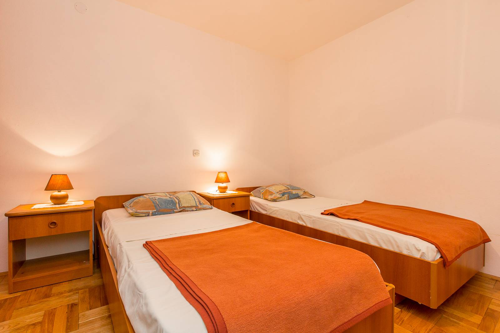 Enjoy the greenery of apartments in Pula with beautiful sea view!