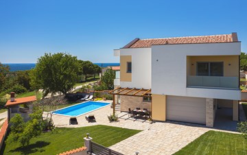 Brand new and modern villa with pool and sauna near Fažana