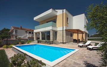 Brandneue und moderne Villa mit privat Pool, Sauna, neben Fažana