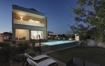 Villa moderna di  nuova costruzione con vista mare,piscina, sauna