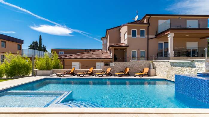 Enchanting villa with pool, jacuzzi and gym, 5