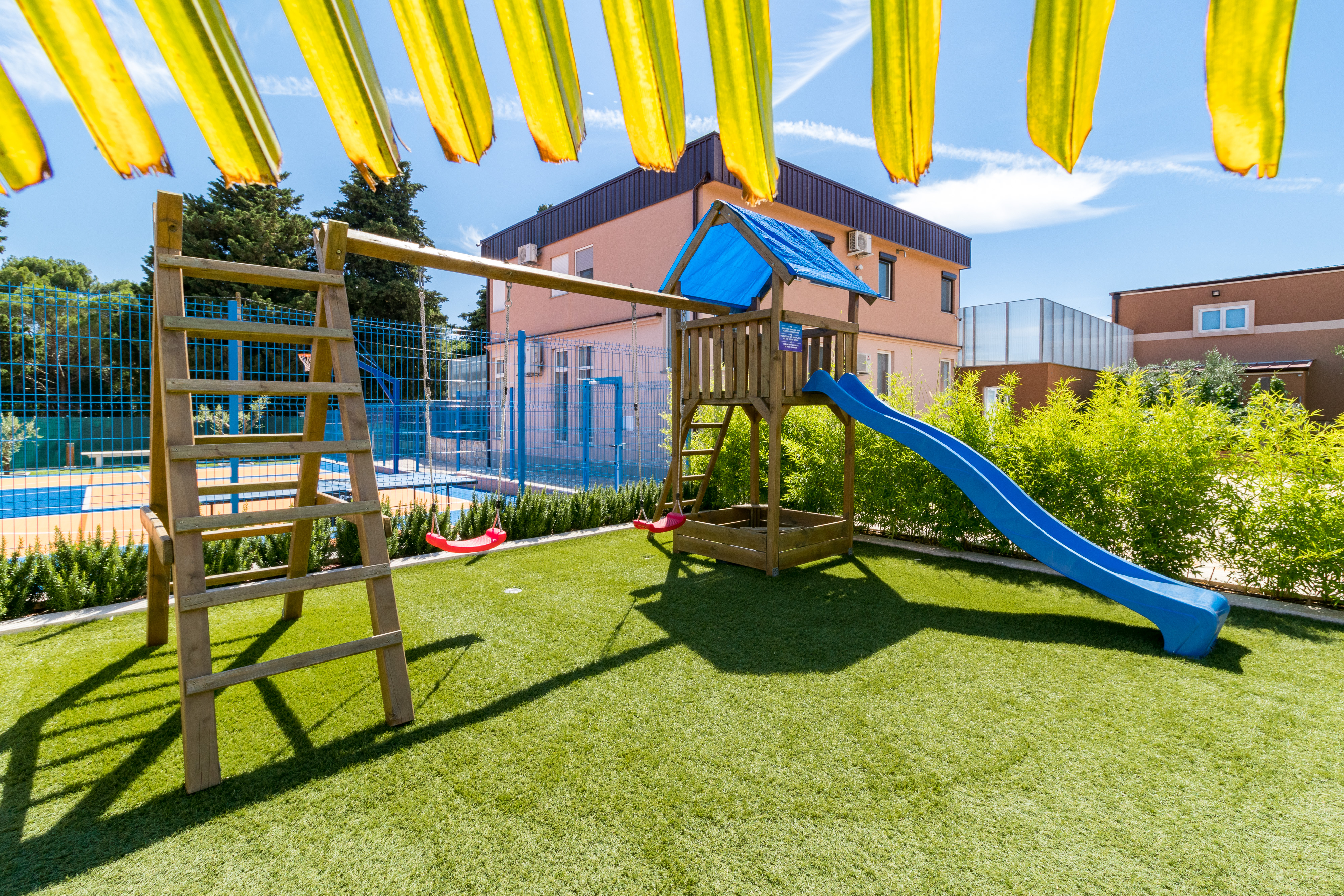 Enchanting villa with pool, jacuzzi and gym