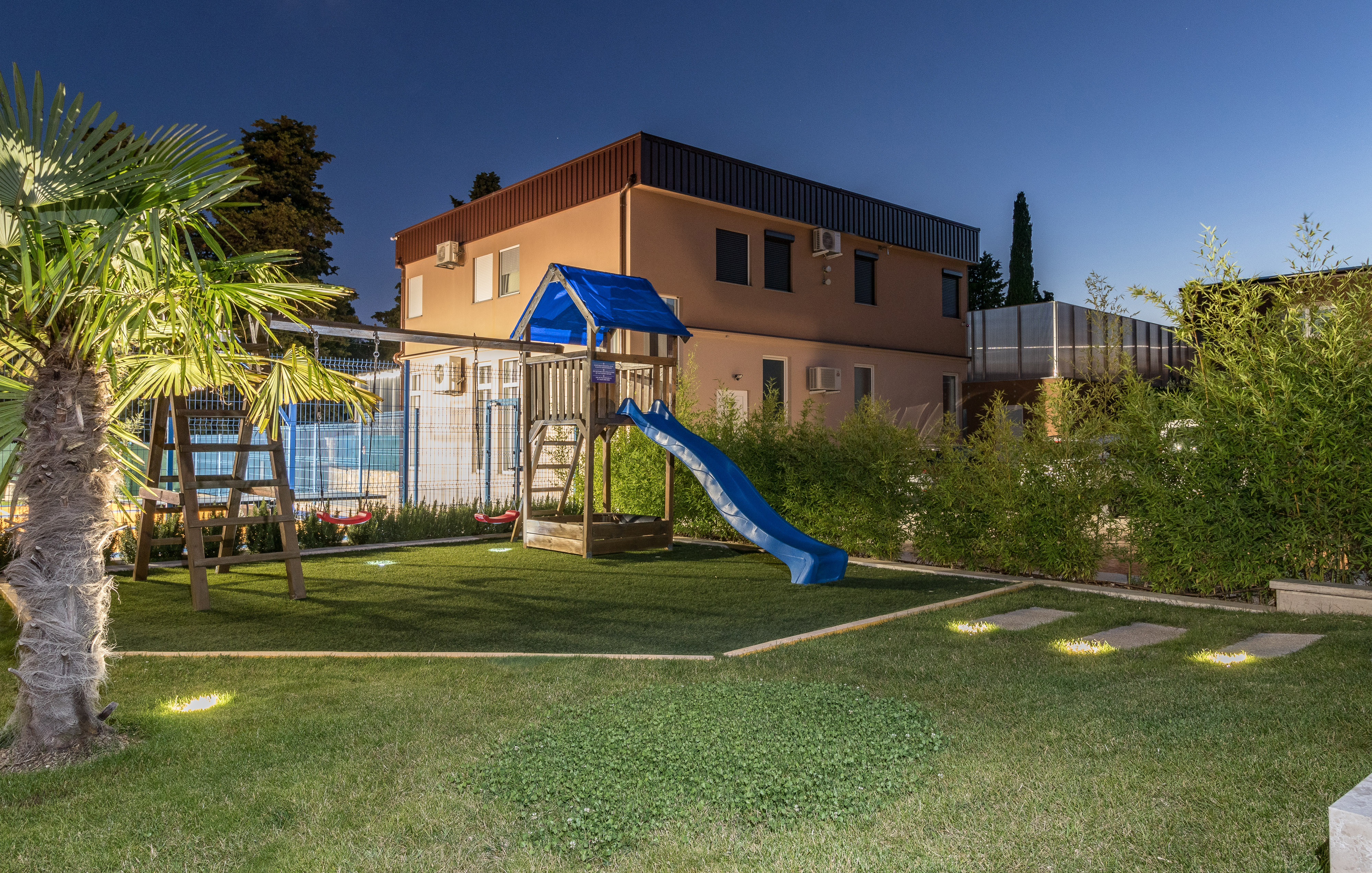 Enchanting villa with pool, jacuzzi and gym