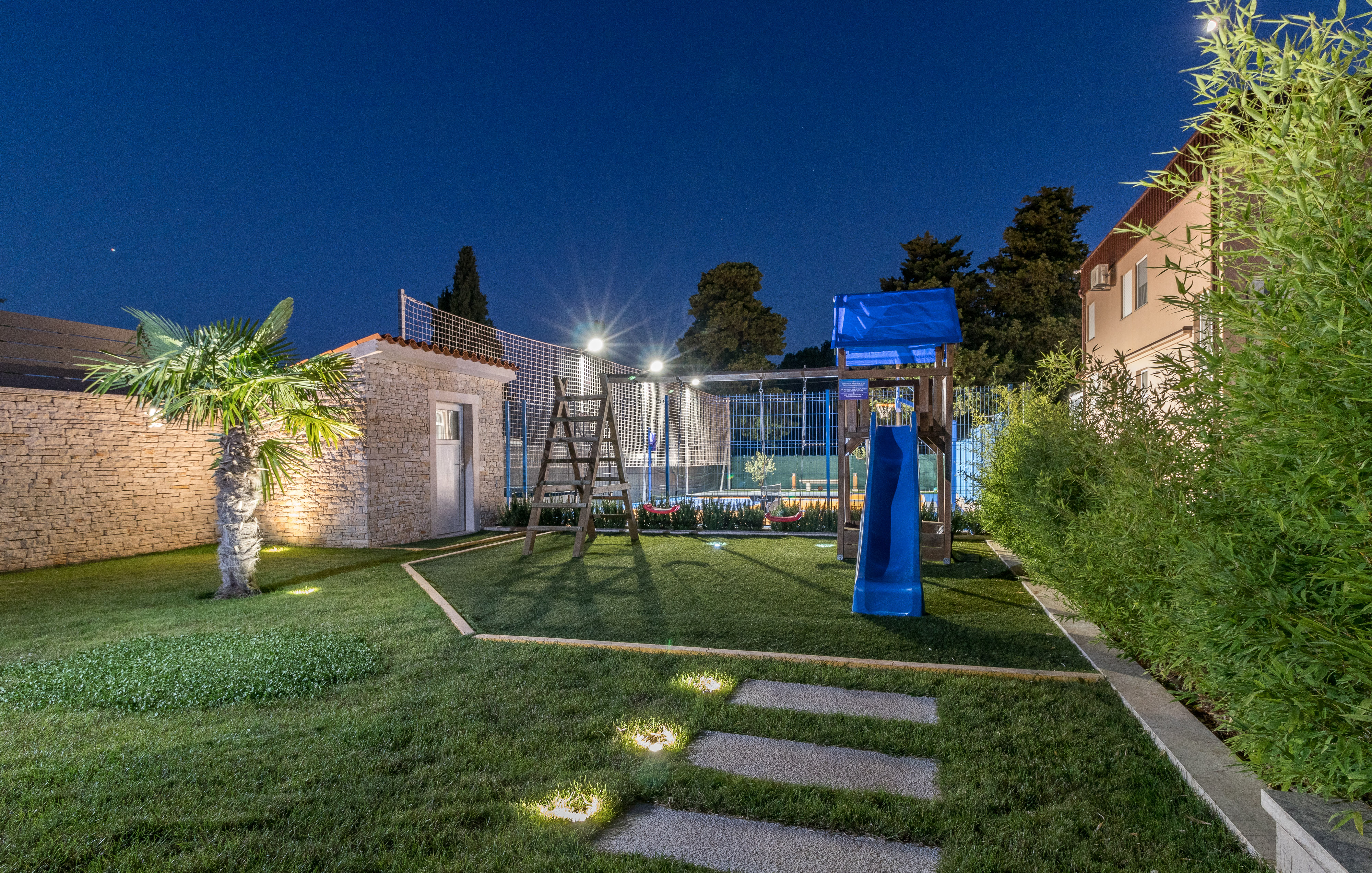 Enchanting villa with pool, jacuzzi and gym