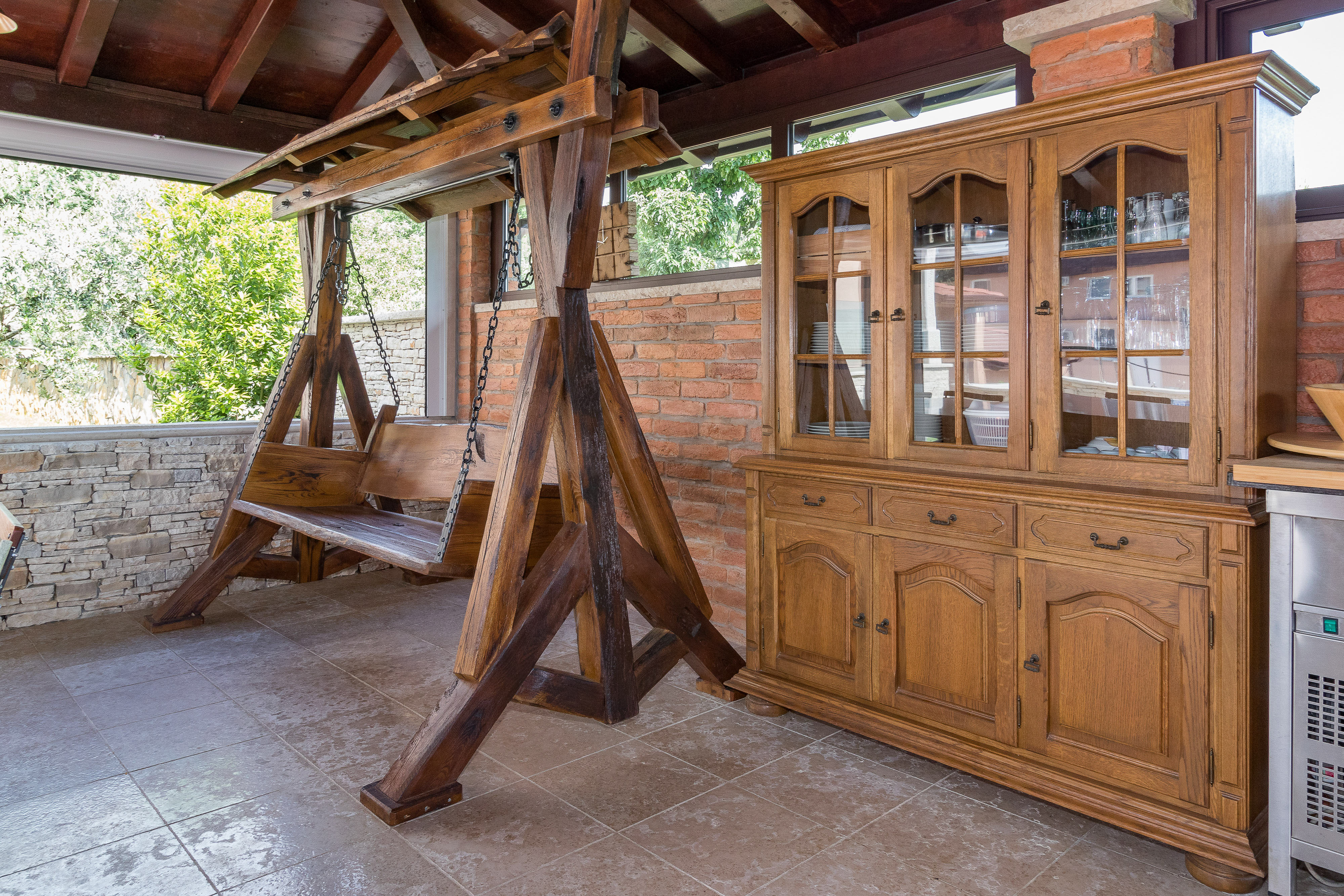 Enchanting villa with pool, jacuzzi and gym