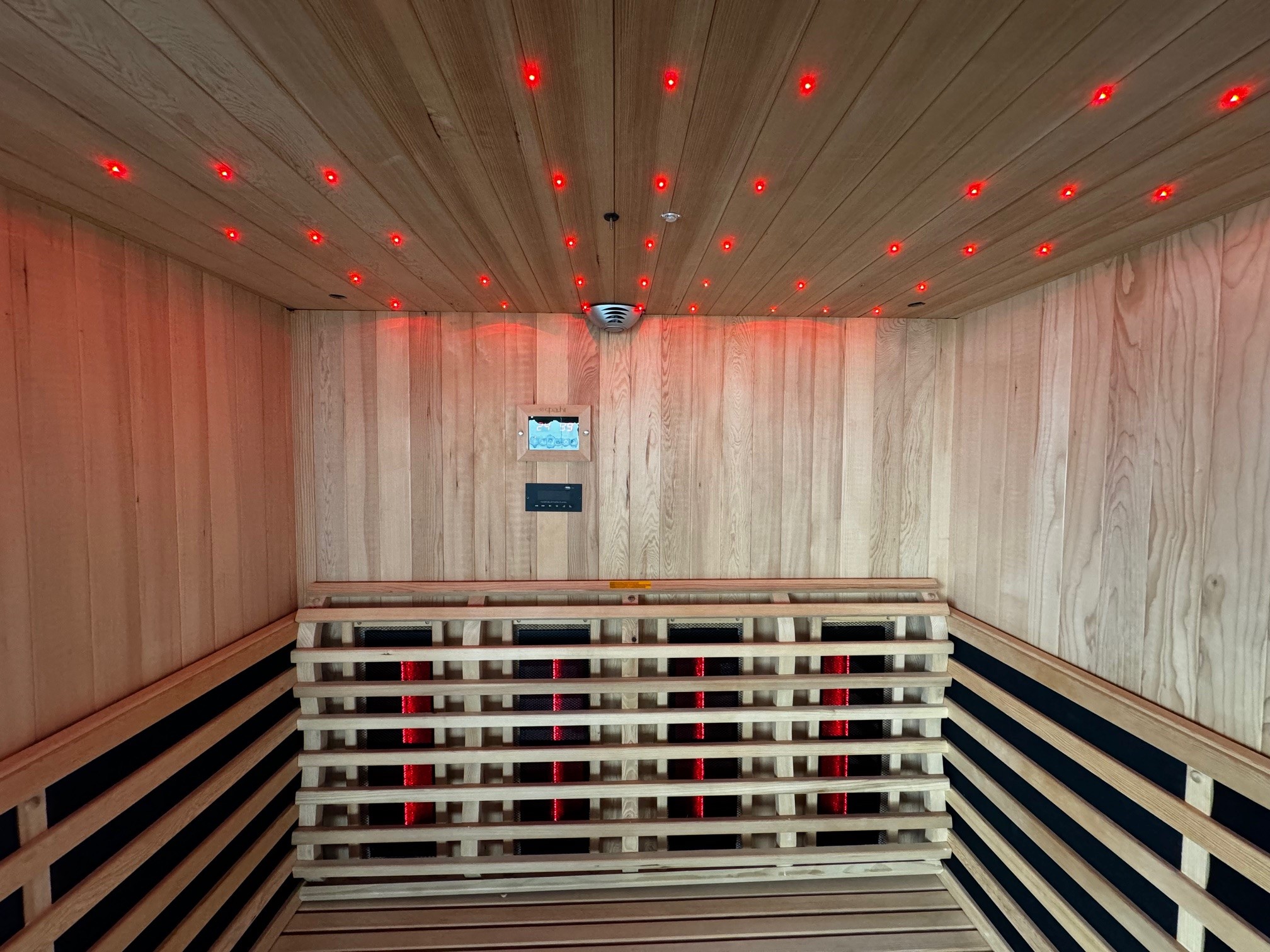 Enchanting villa with pool, jacuzzi and gym