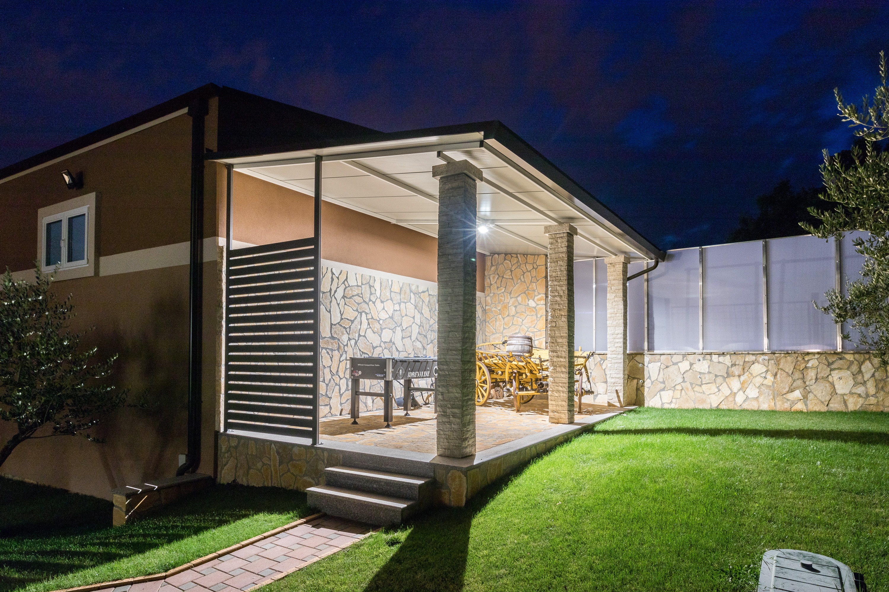 Enchanting villa with pool, jacuzzi and gym