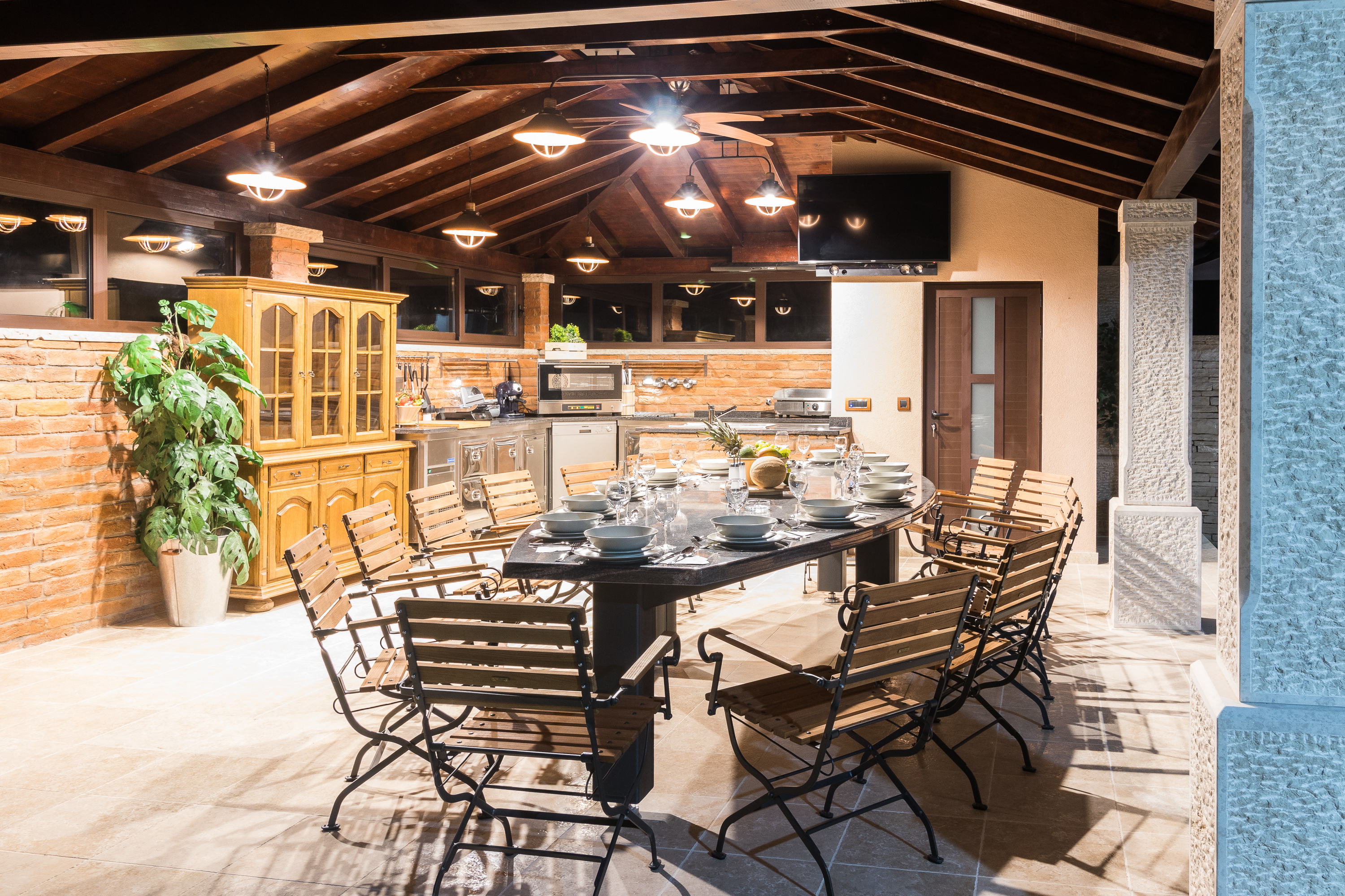 Enchanting villa with pool, jacuzzi and gym