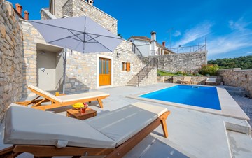 Šarmantna i autentična vila s grijanim bazenom u srcu Istre