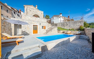 Šarmantna i autentična vila s grijanim bazenom u srcu Istre