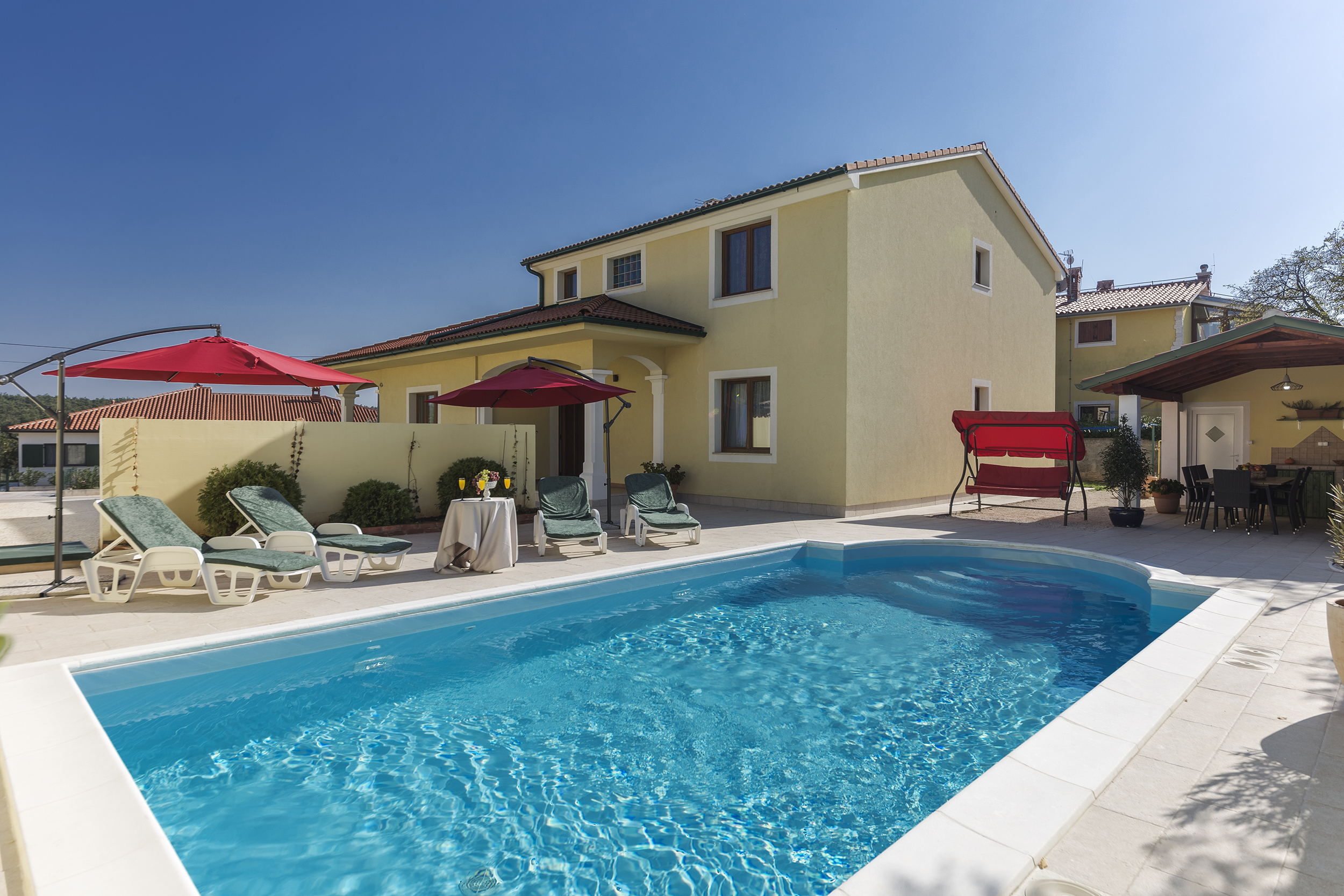 Villa vicino a Dignano, con piscina privata, terrazza e barbecue