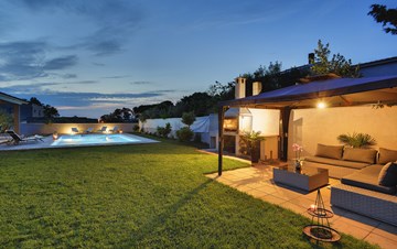 Hervorragende Villa mit geheizter Pool, Klimaanlage und WiFi