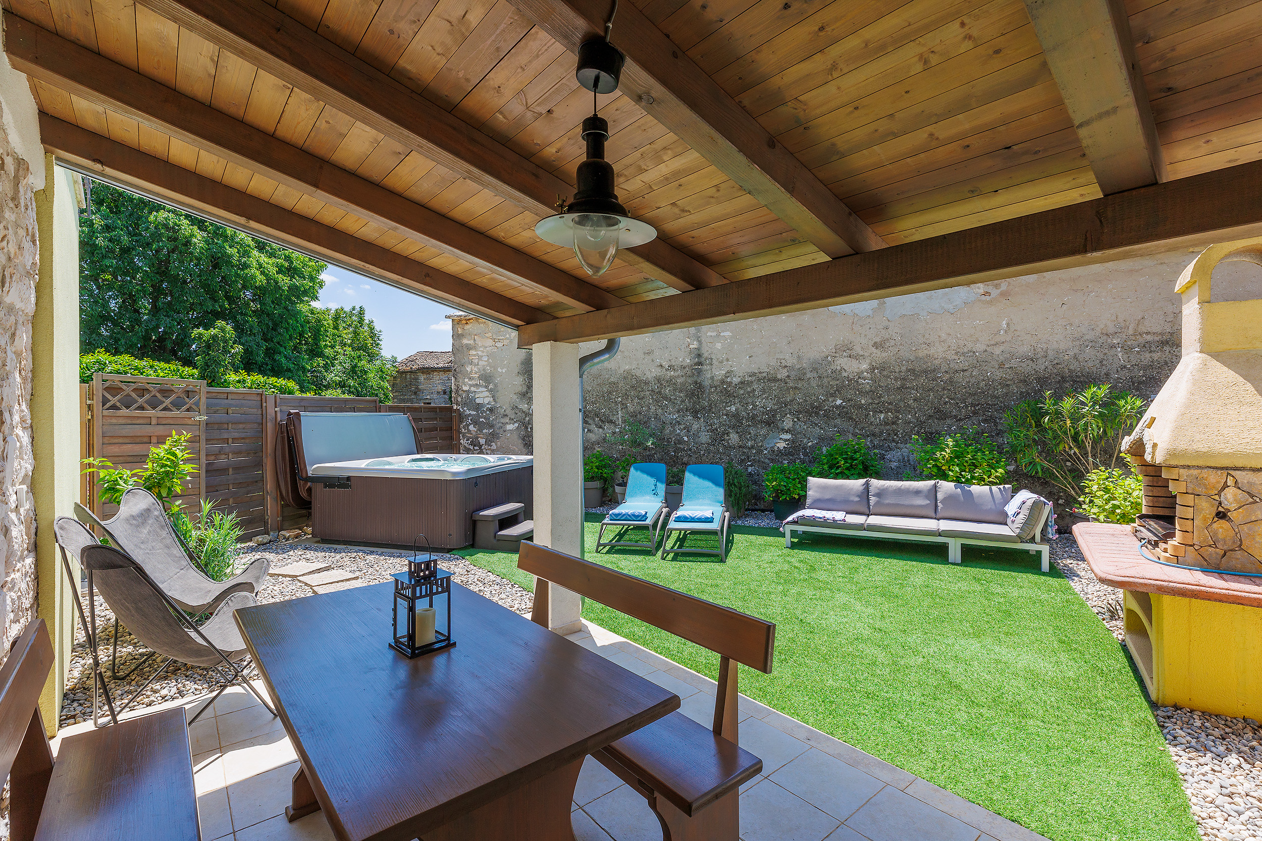 Bella casa su due piani per 4 persone con jacuzzi