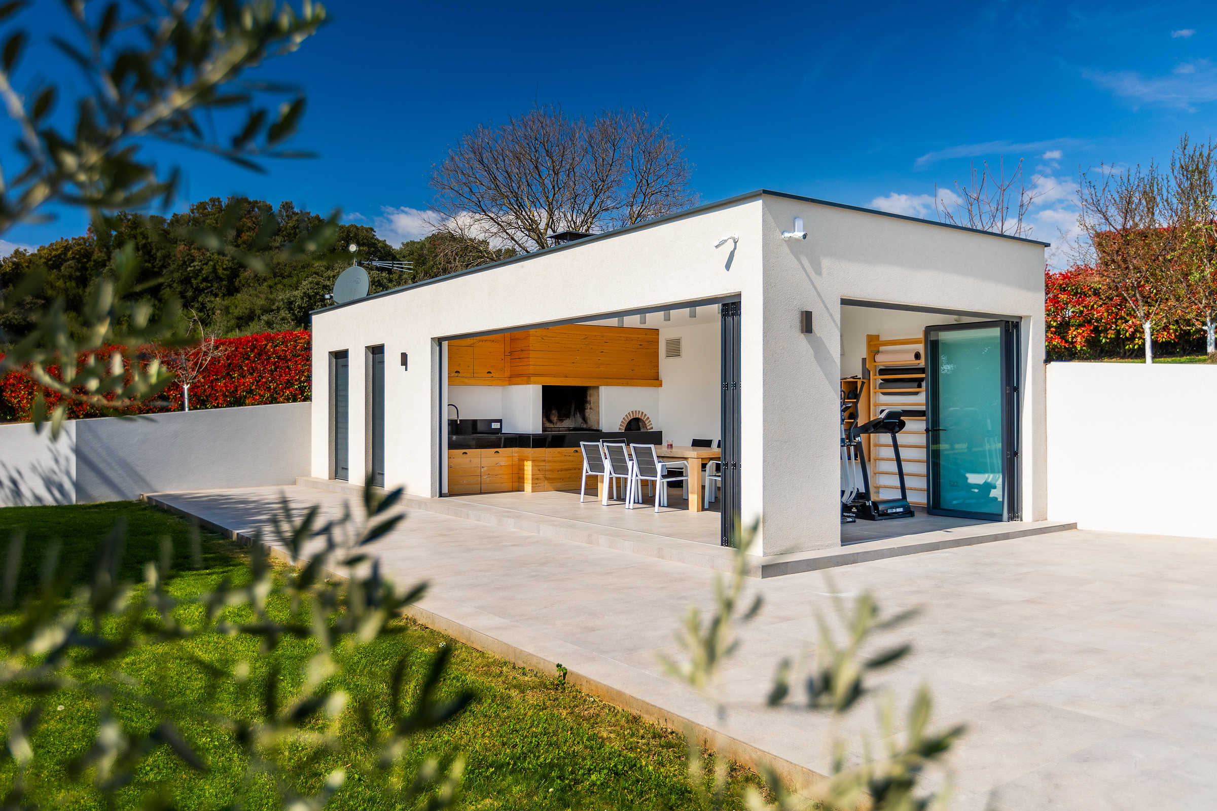 Stylish villa with heated pool near Pula, with wine cellar