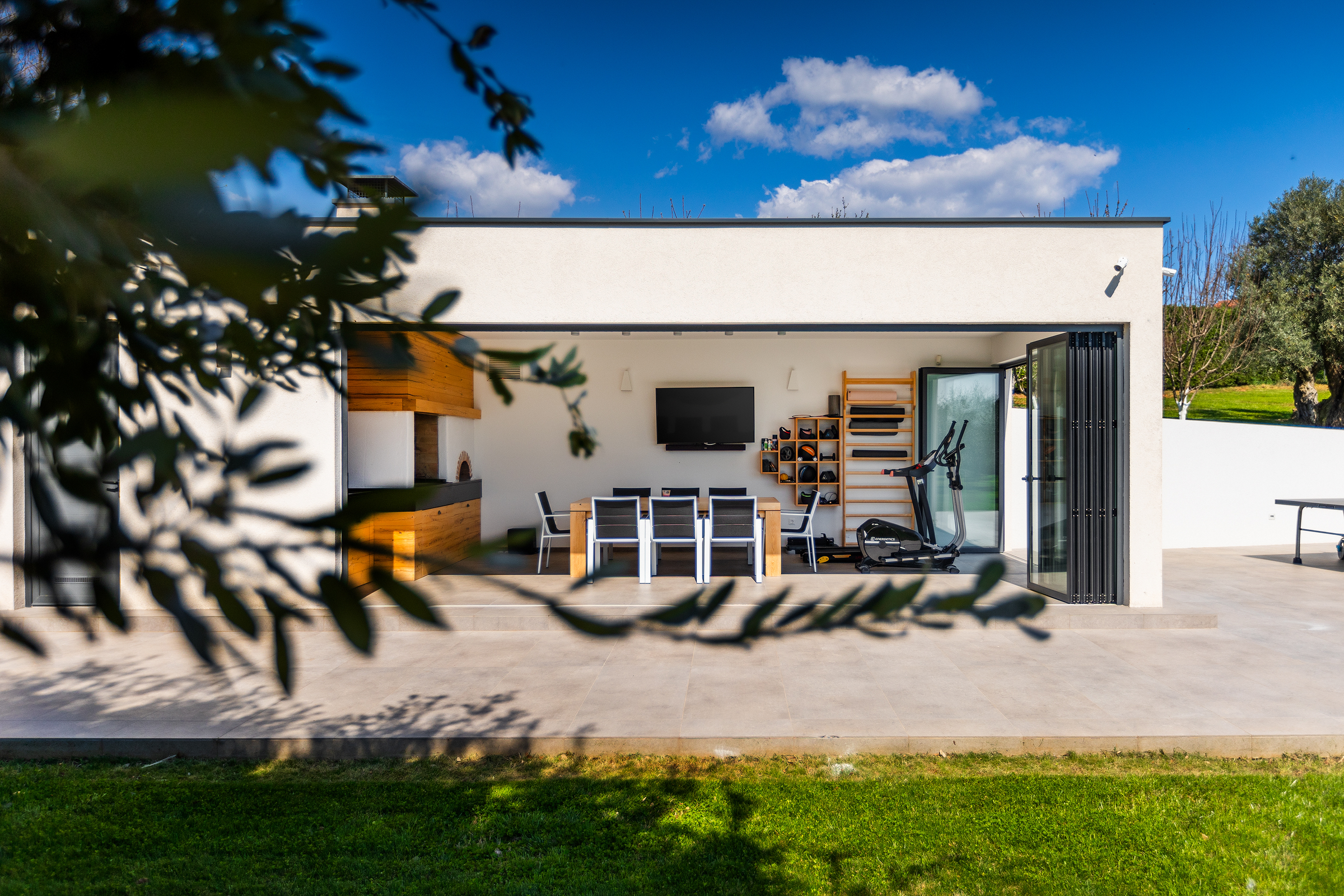 Stylish villa with heated pool near Pula, with wine cellar