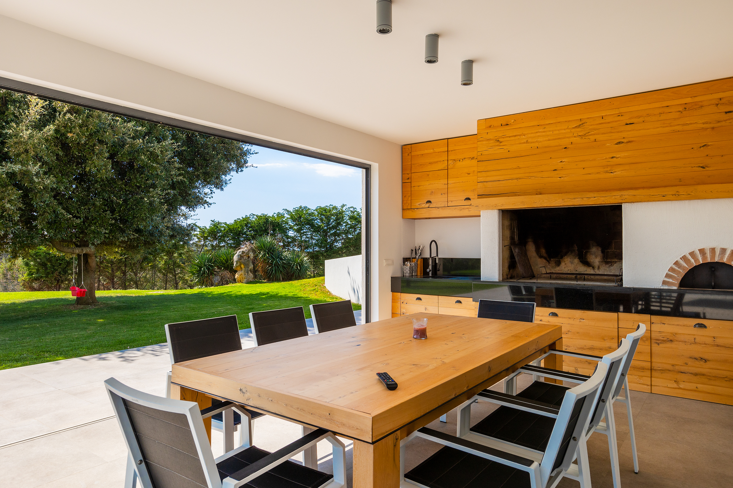 Stylish villa with heated pool near Pula, with wine cellar