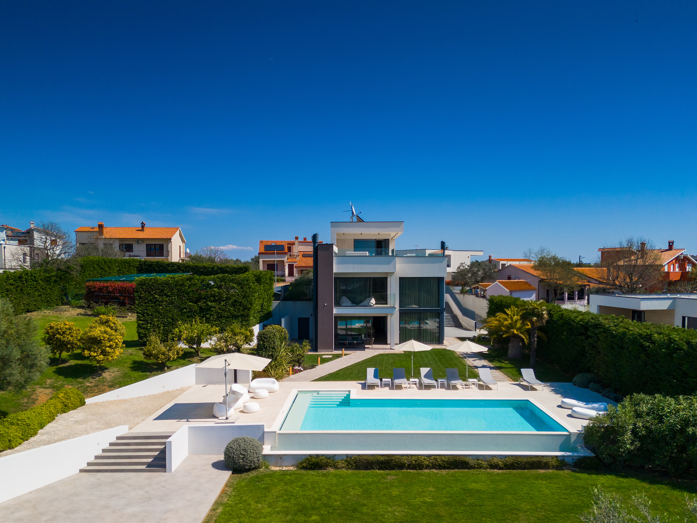 Stylish villa with heated pool near Pula, with wine cellar