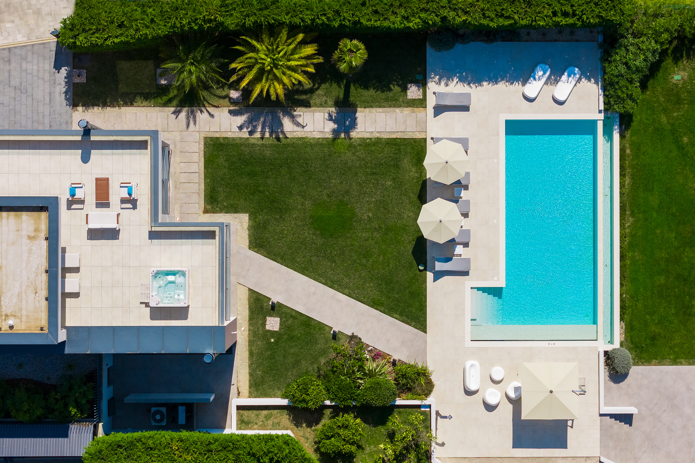 Stylish villa with heated pool near Pula, with wine cellar