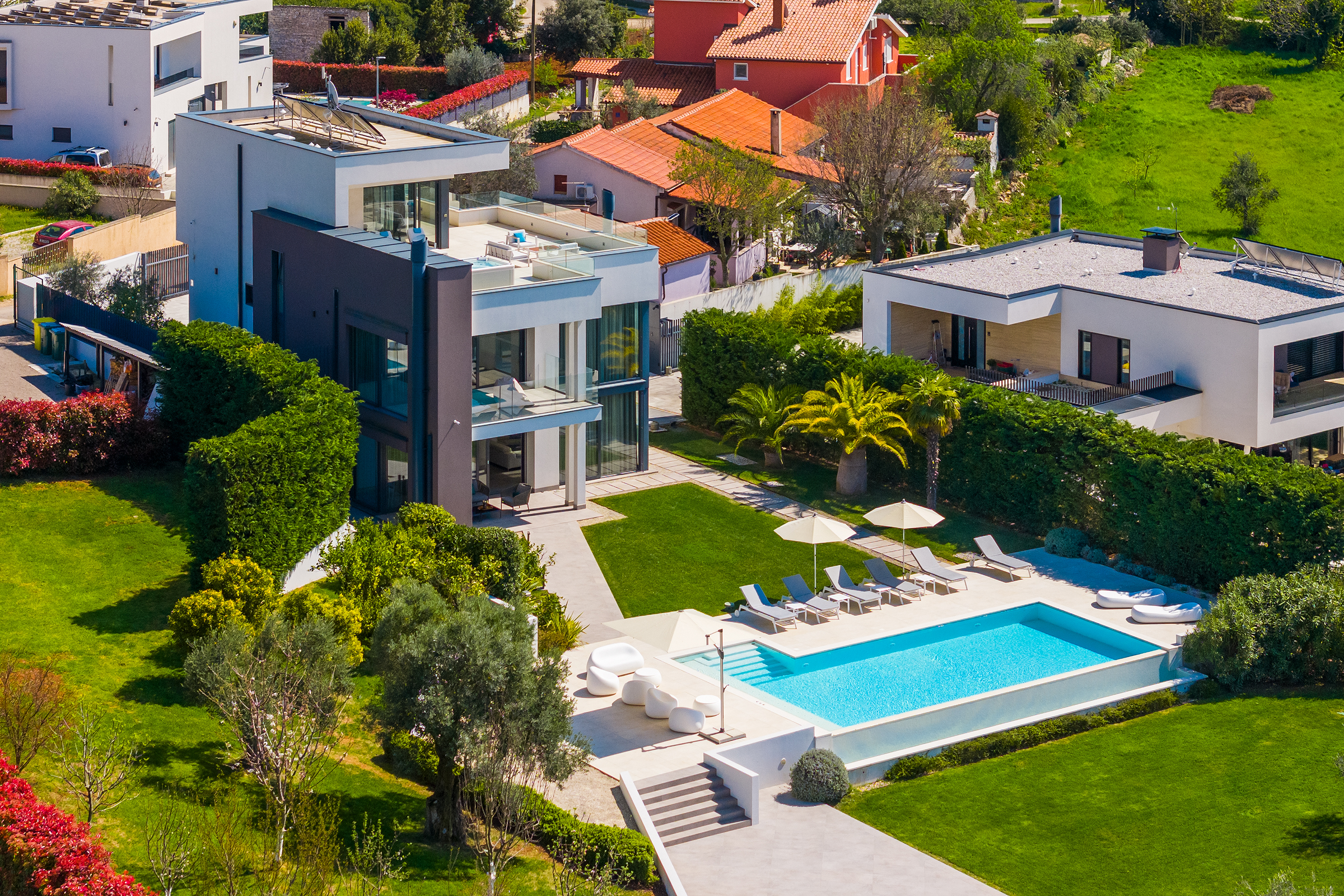 Stylish villa with heated pool near Pula, with wine cellar