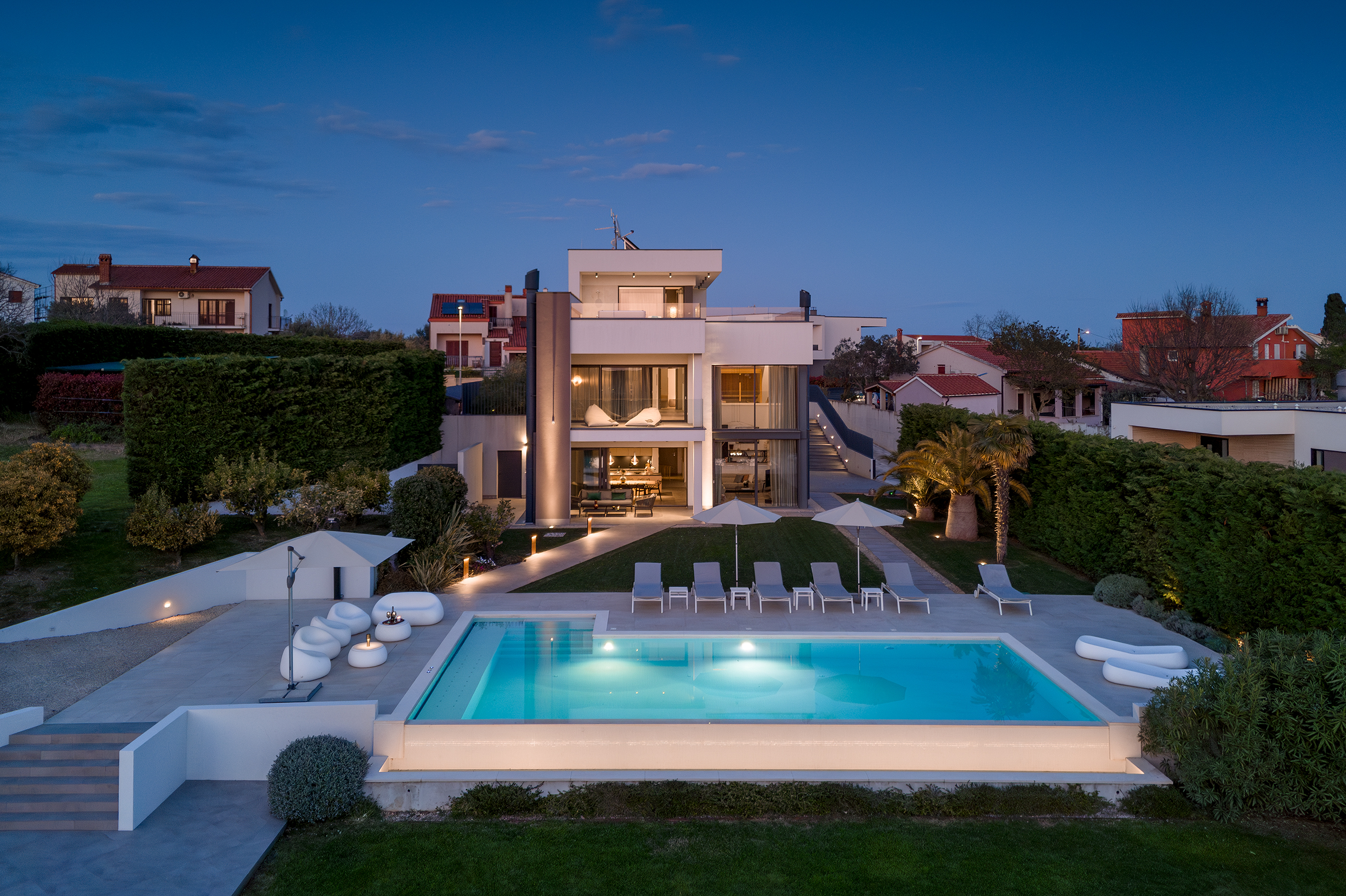 Stylish villa with heated pool near Pula, with wine cellar