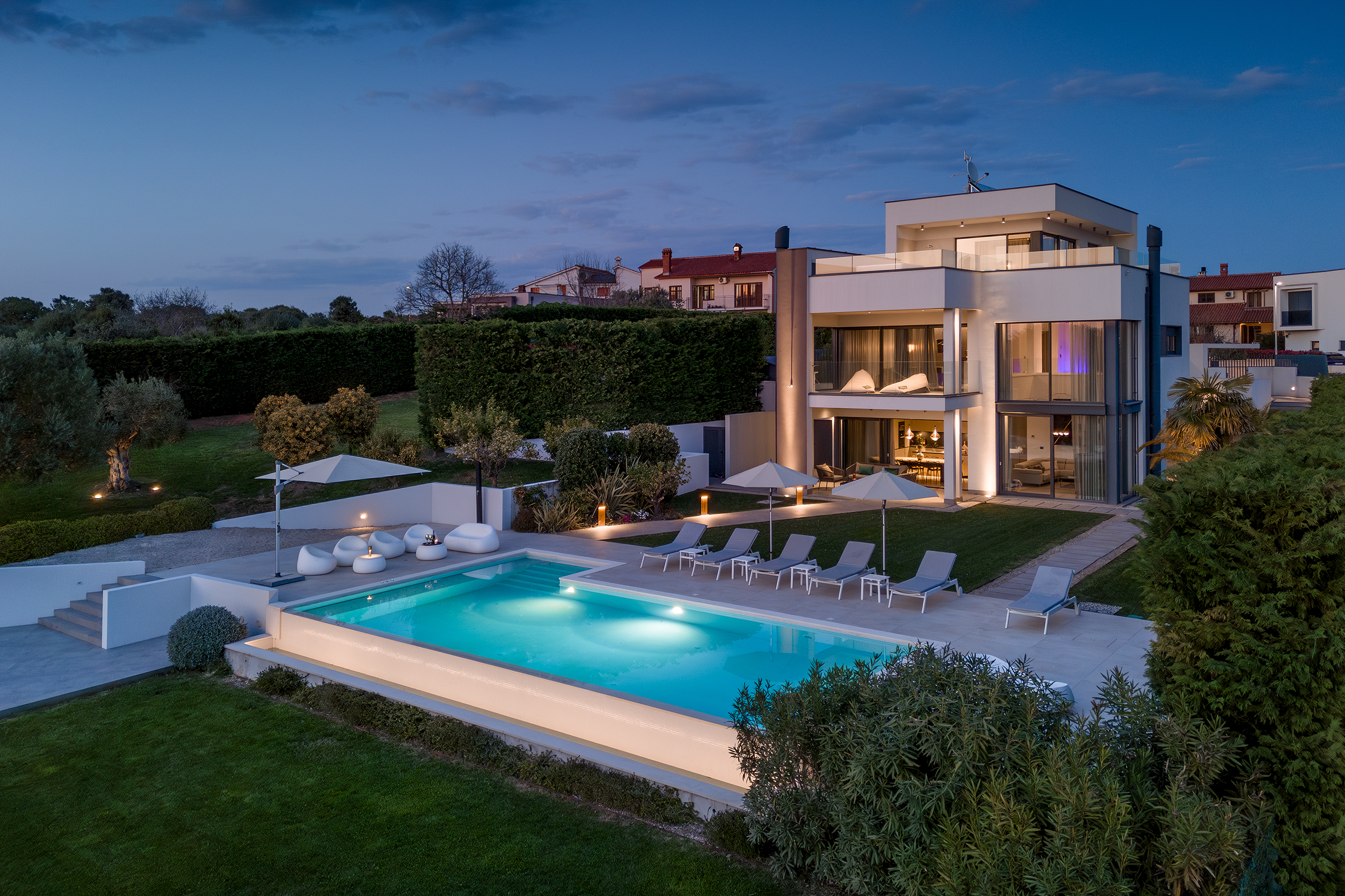 Stylish villa with heated pool near Pula, with wine cellar