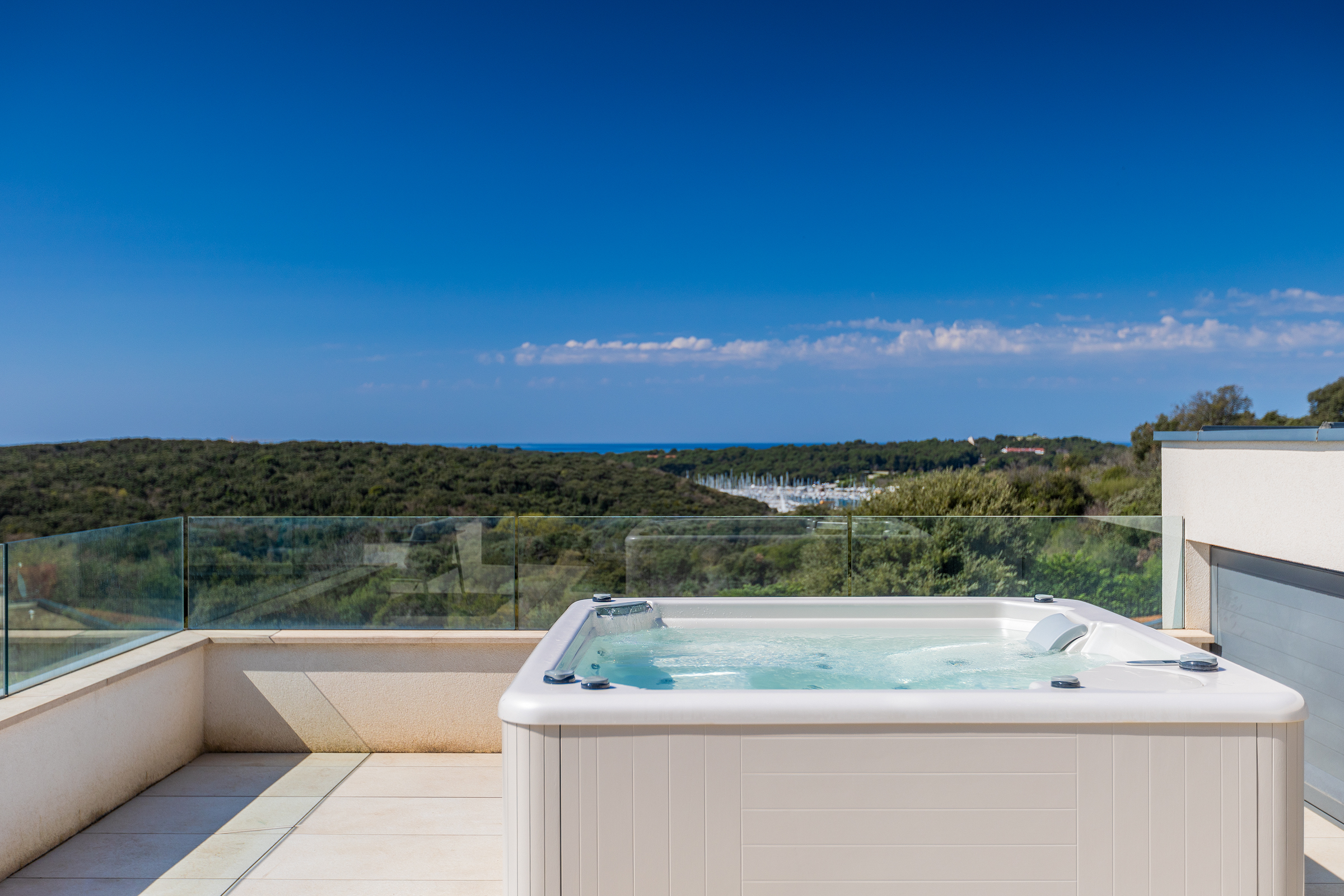 Stylish villa with heated pool near Pula, with wine cellar