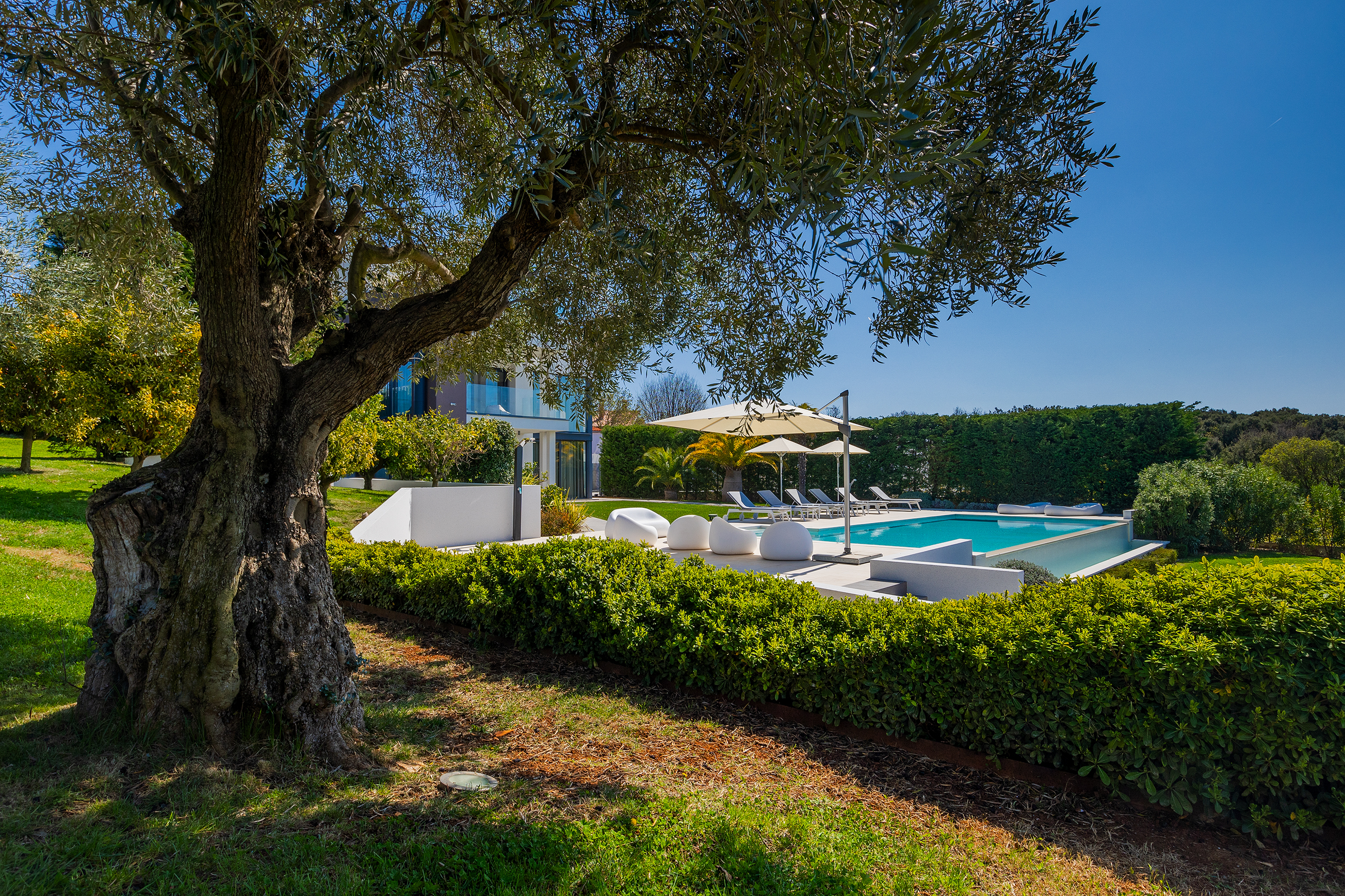 Stylish villa with heated pool near Pula, with wine cellar
