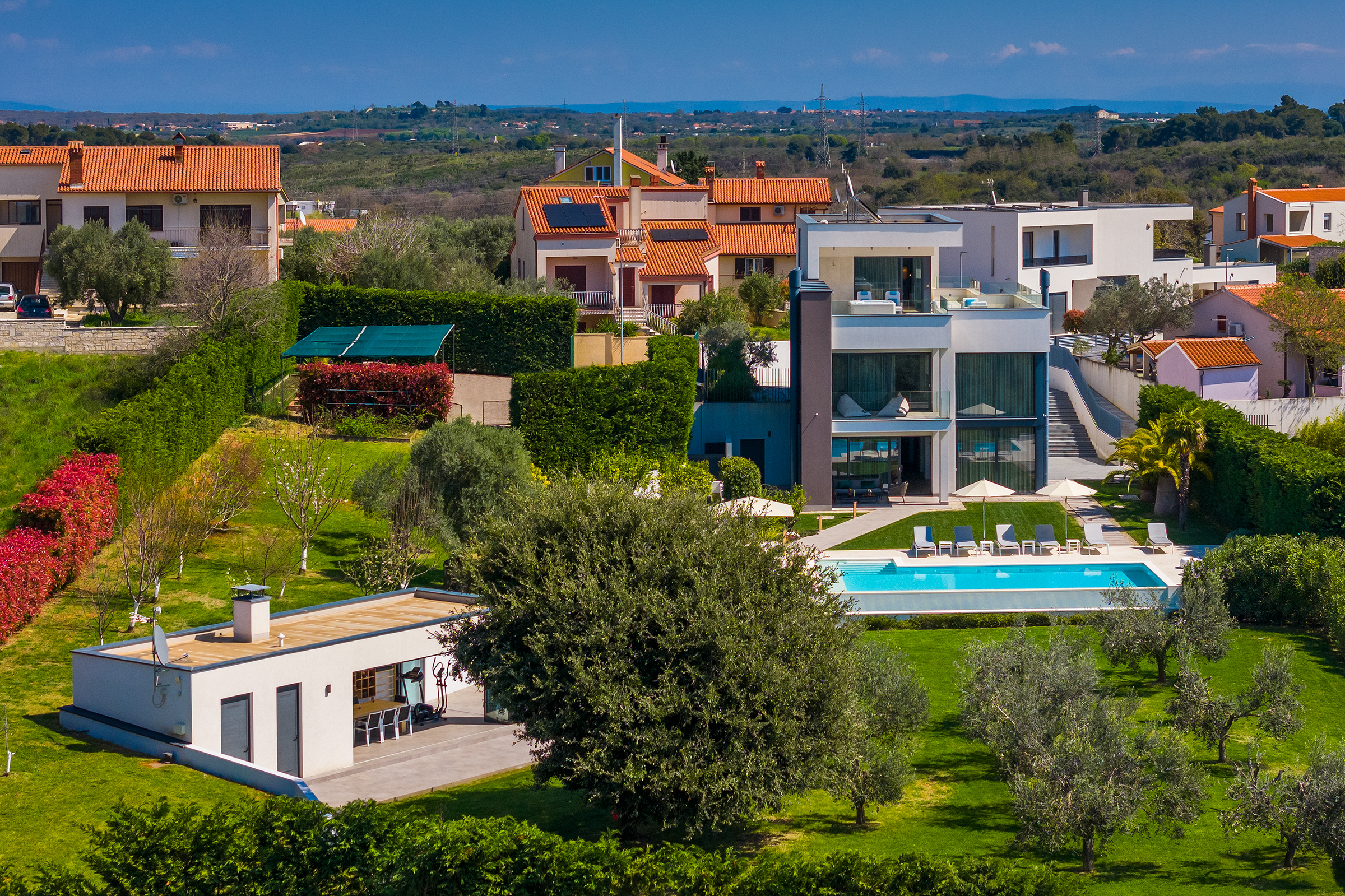 Stylish villa with heated pool near Pula, with wine cellar