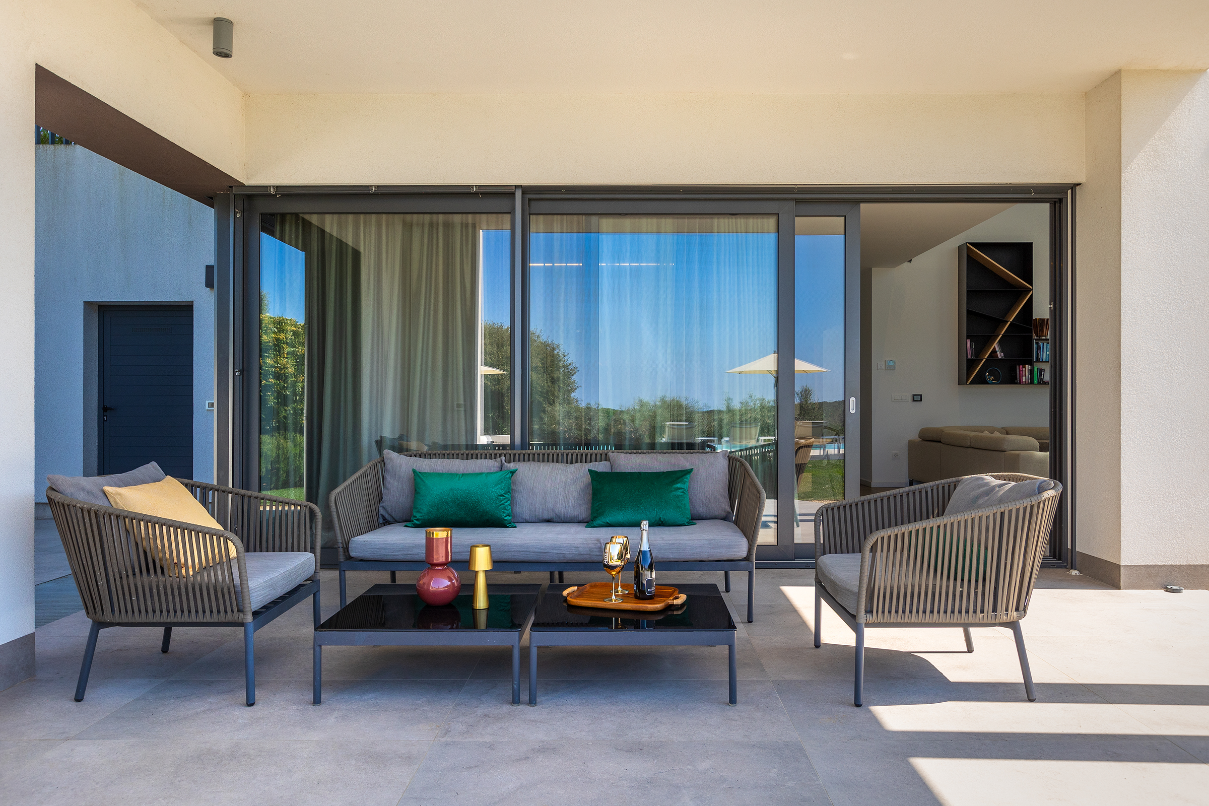 Stylish villa with heated pool near Pula, with wine cellar