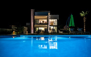 Stylish villa with heated pool near Pula, with wine cellar