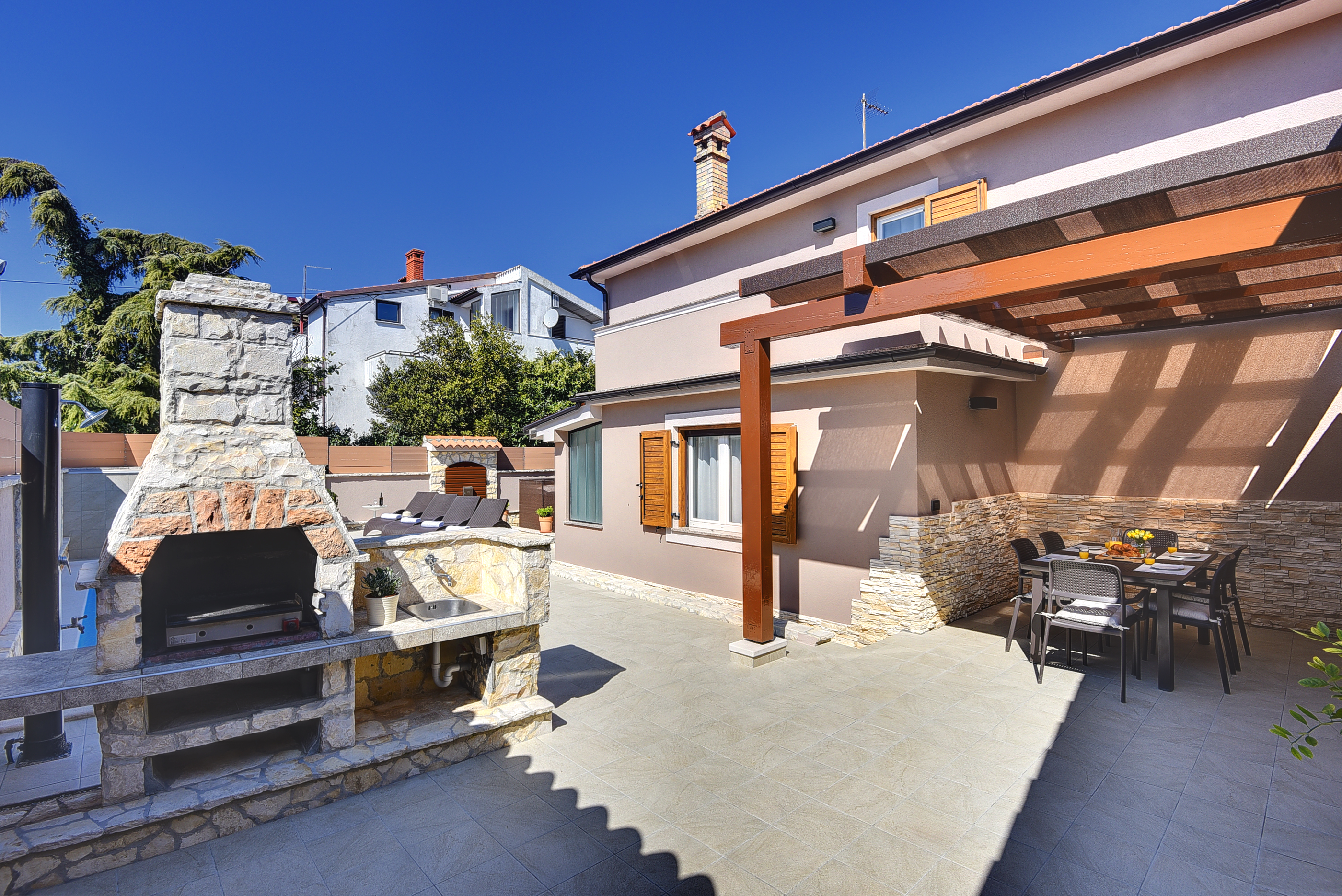 Splendida villa a Pula, con piscina, terrazza, barbecue, garage