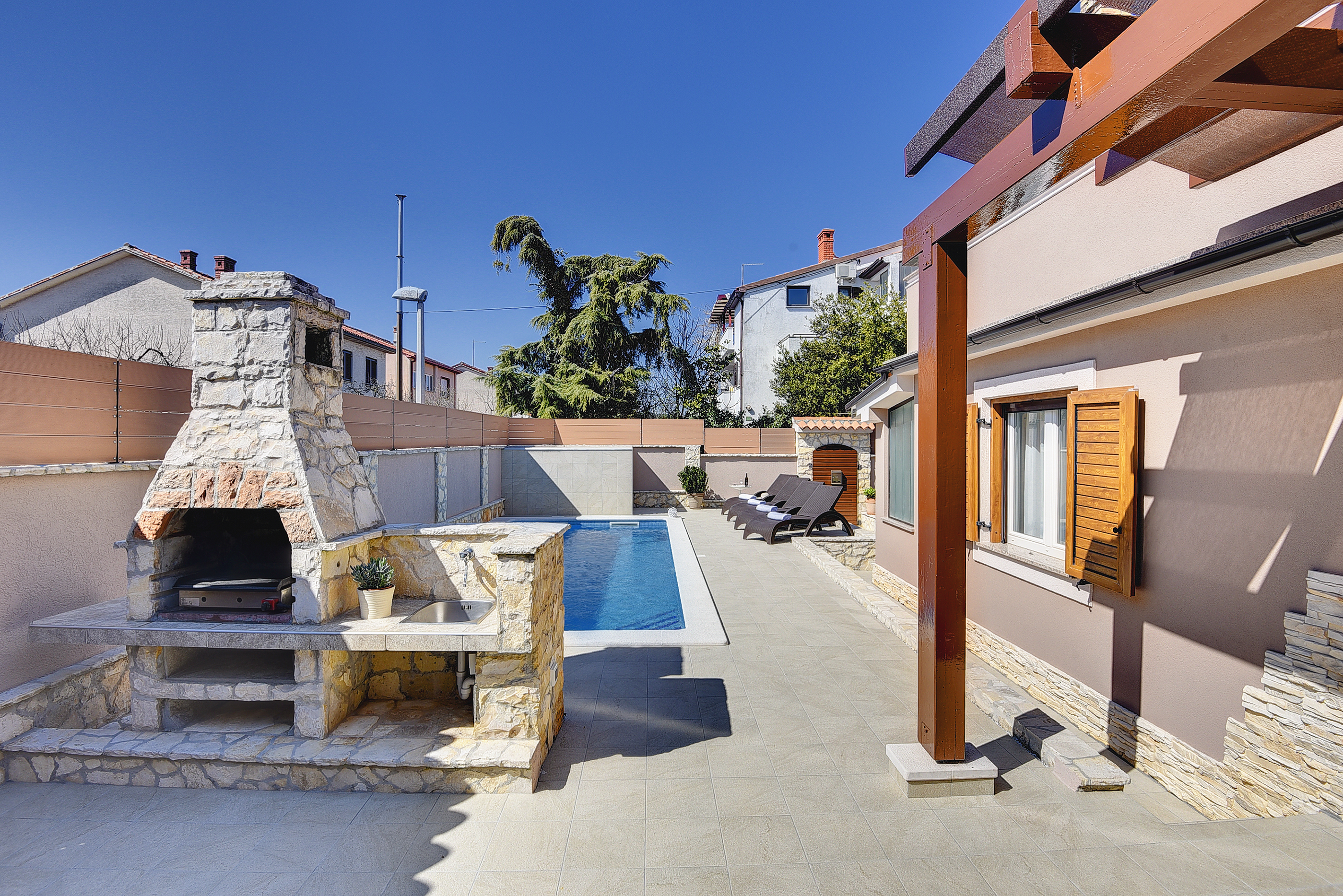 Splendida villa a Pula, con piscina, terrazza, barbecue, garage