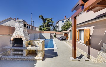 Splendida villa a Pula, con piscina, terrazza, barbecue, garage
