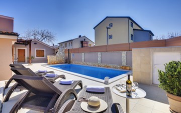 Splendida villa a Pula, con piscina, terrazza, barbecue, garage