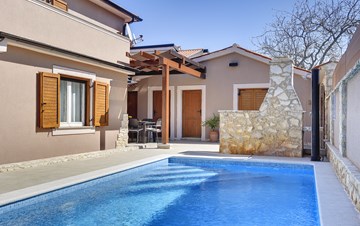 Wunderschöne Villa in Pula, mit Pool, Terrasse, Grill, Garage