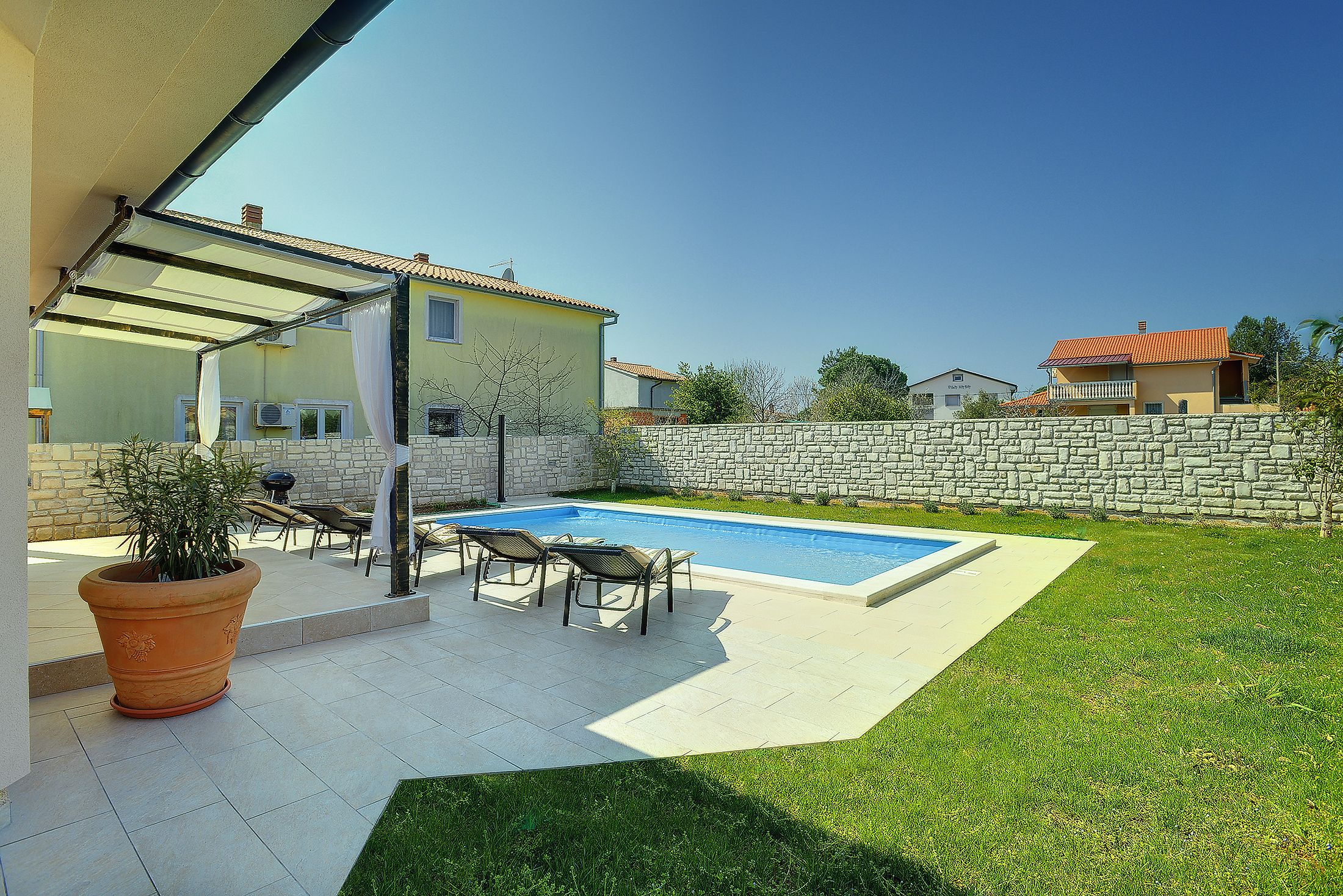 Gorgeous villa in Valbandon, with pool, barbecue and bikes