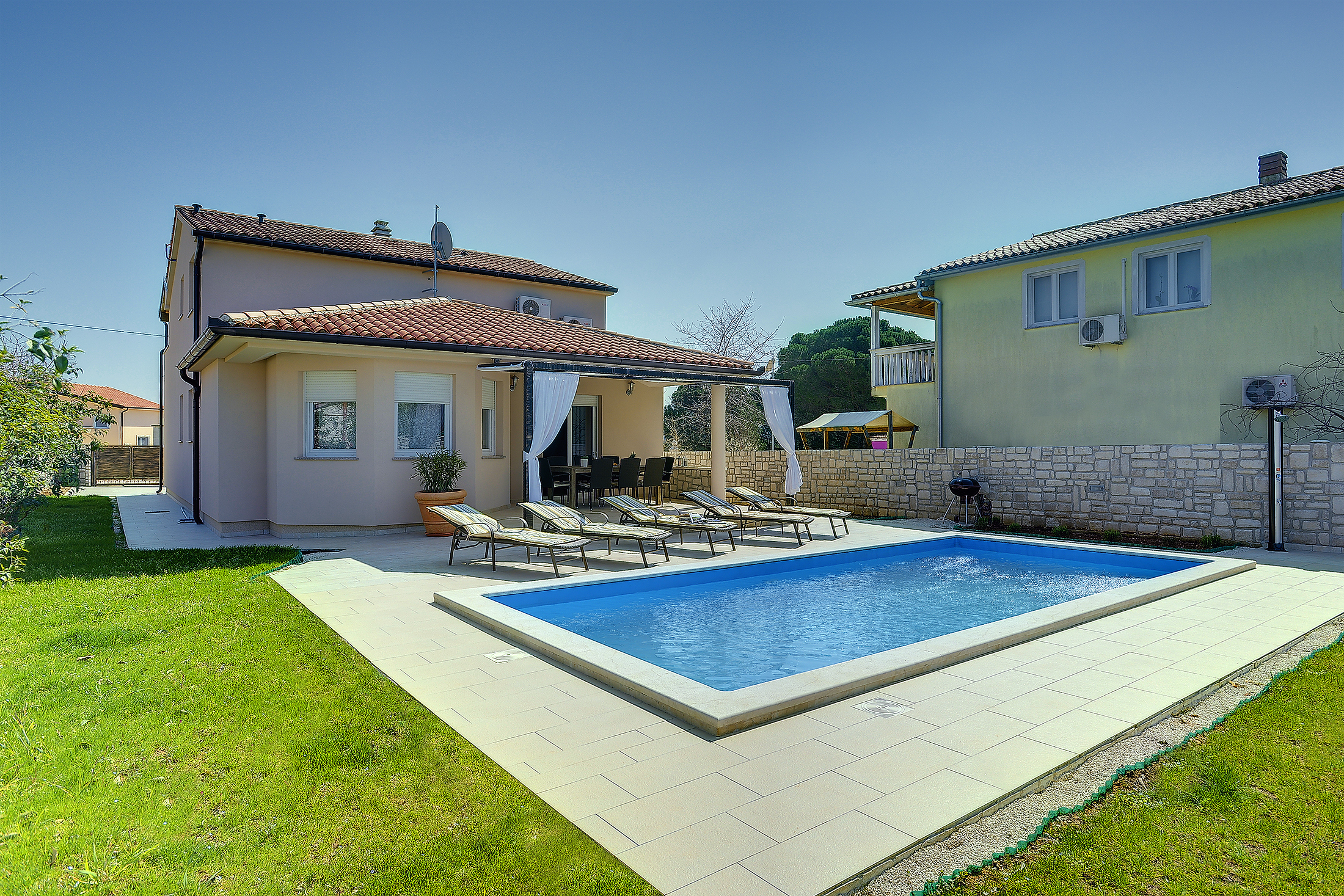 Gorgeous villa in Valbandon, with pool, barbecue and bikes