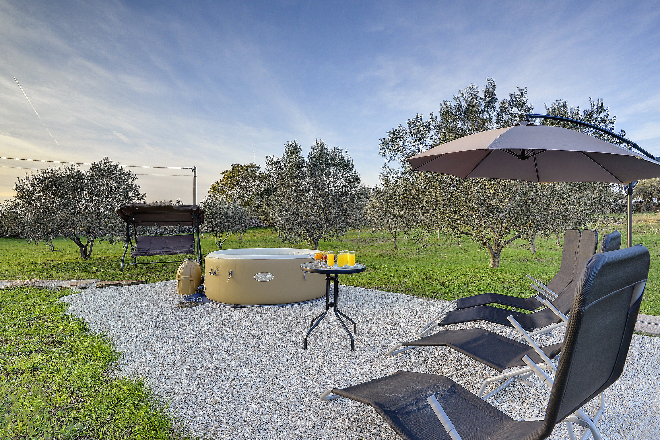 Bella casa con giardino, piscina idromassaggio, vista mare