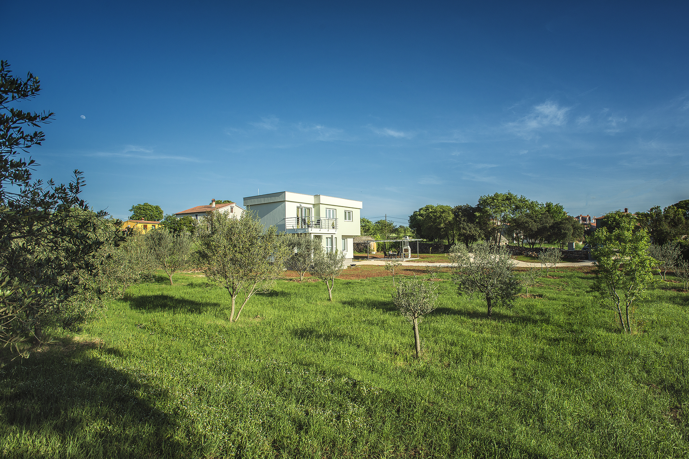 Bella casa con giardino, piscina idromassaggio, vista mare
