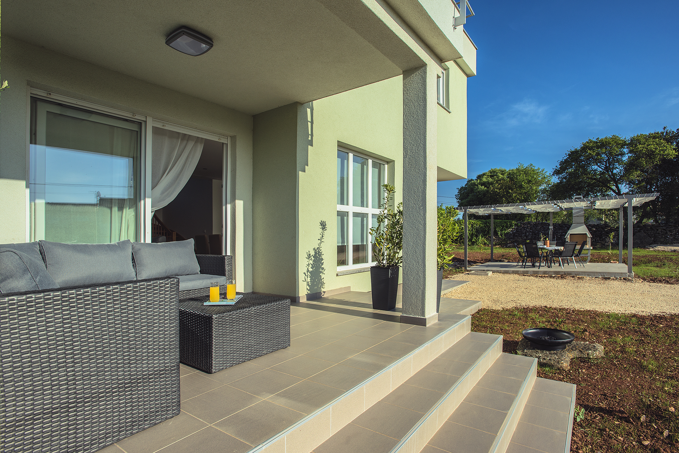 Bella casa con giardino, piscina idromassaggio, vista mare