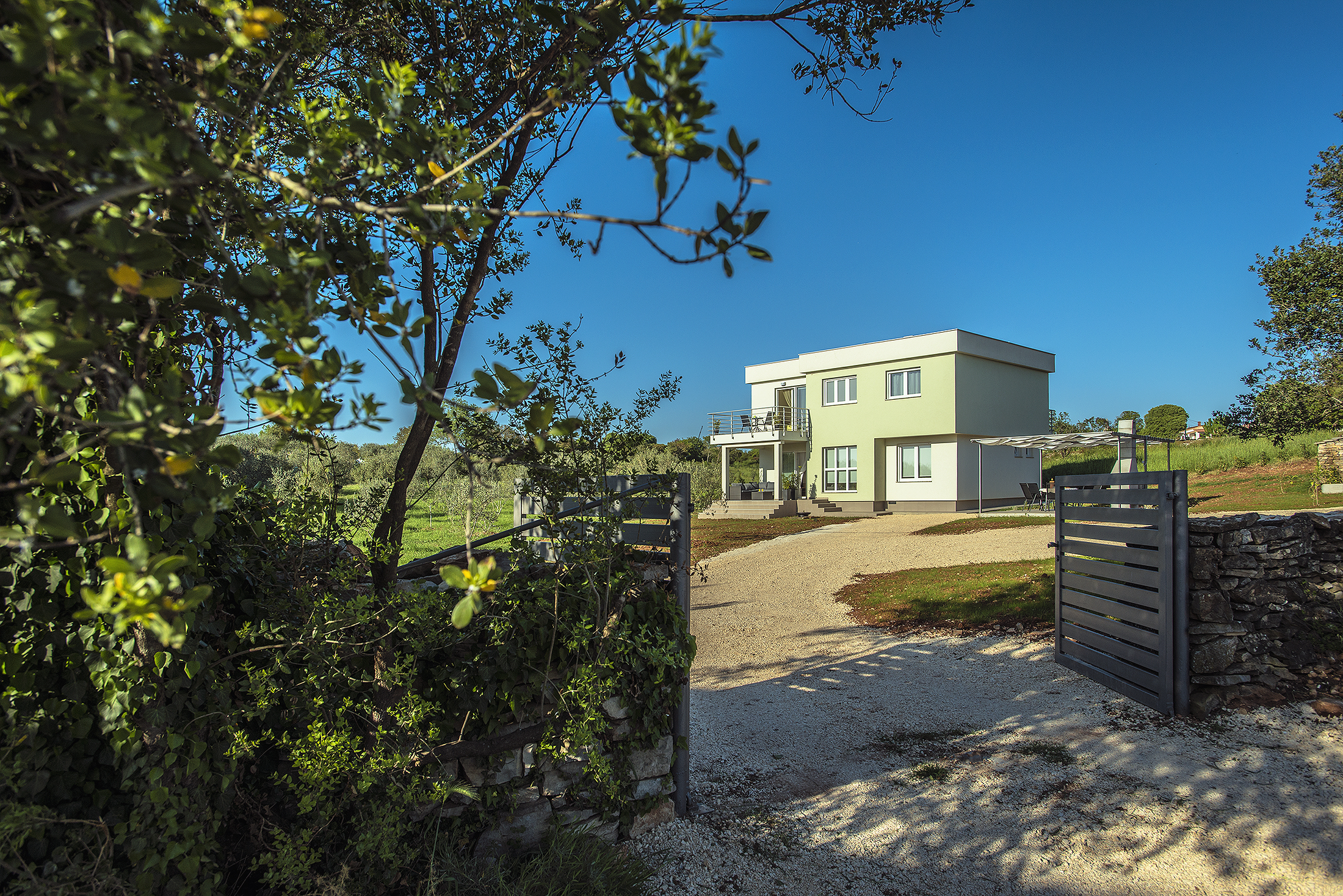 Bella casa con giardino, piscina idromassaggio, vista mare