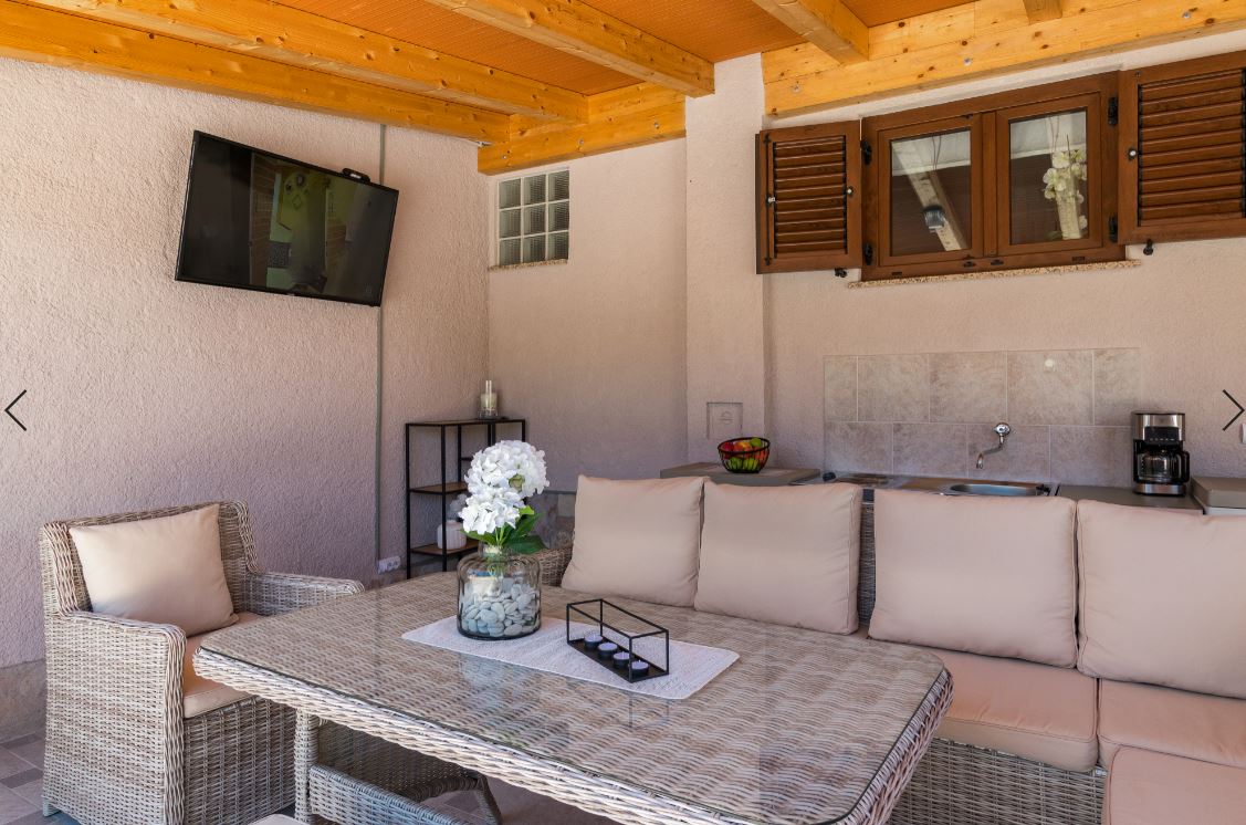 Villa con piscina privata offre privacy per famiglie con bambini