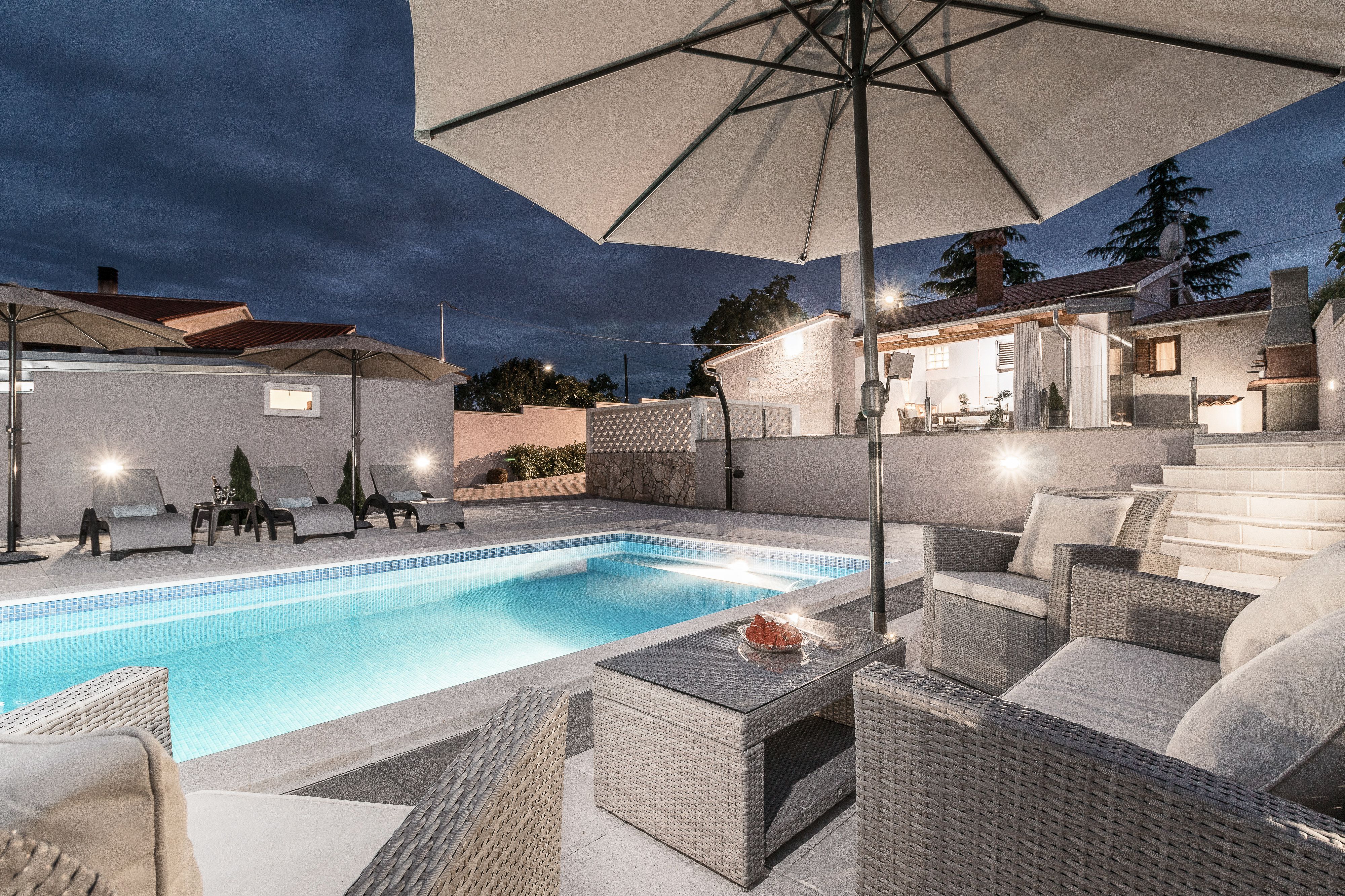 Villa con piscina privata offre privacy per famiglie con bambini