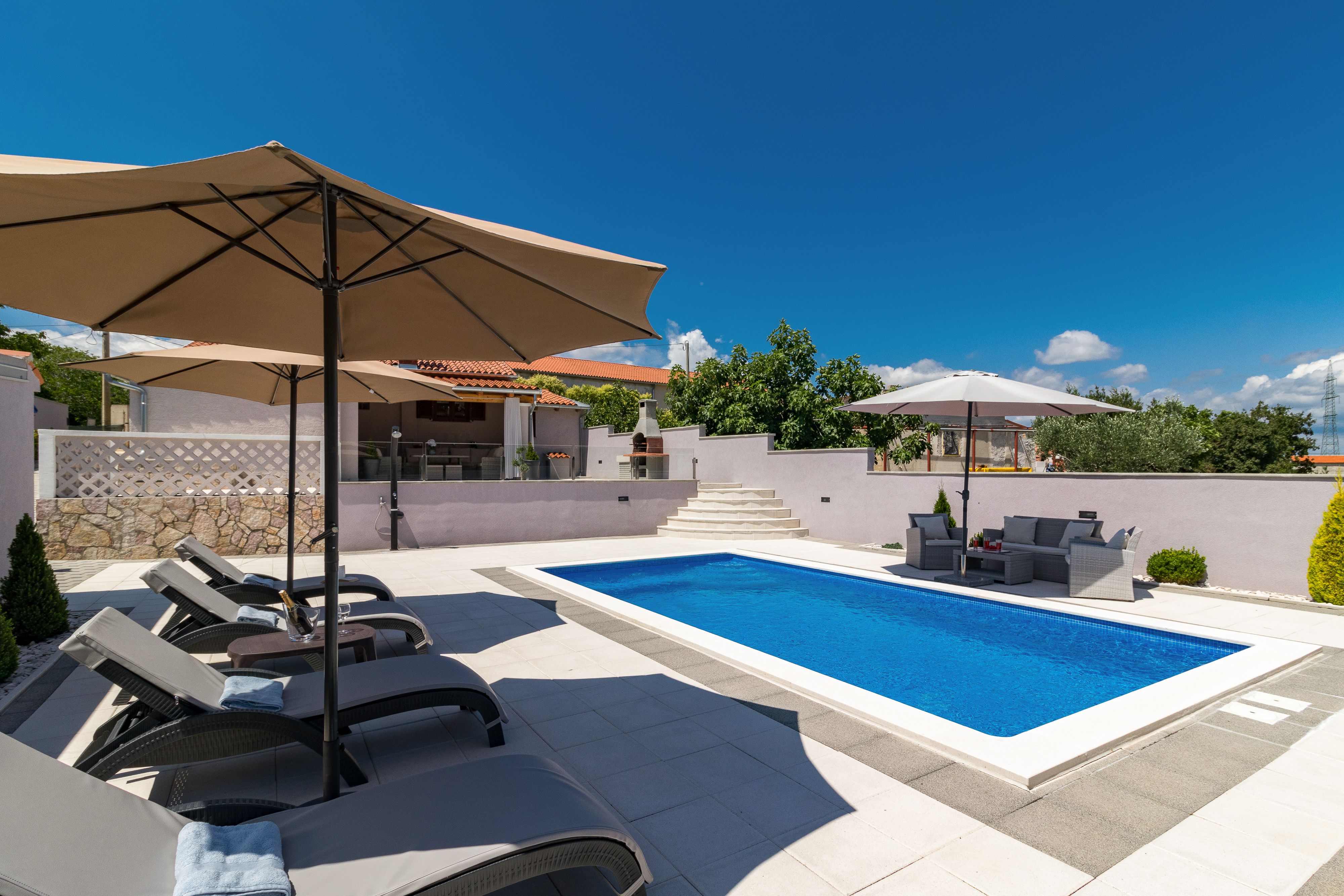 Villa con piscina privata offre privacy per famiglie con bambini