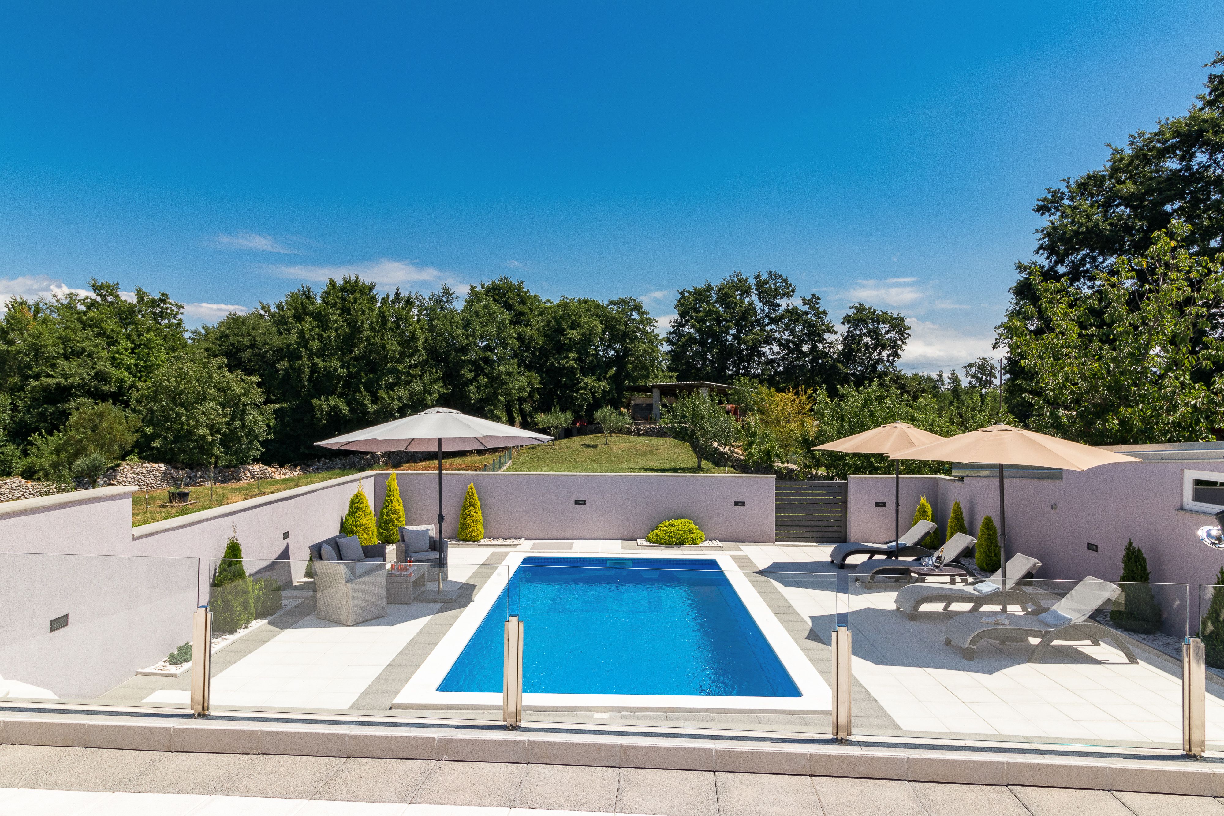 Villa con piscina privata offre privacy per famiglie con bambini