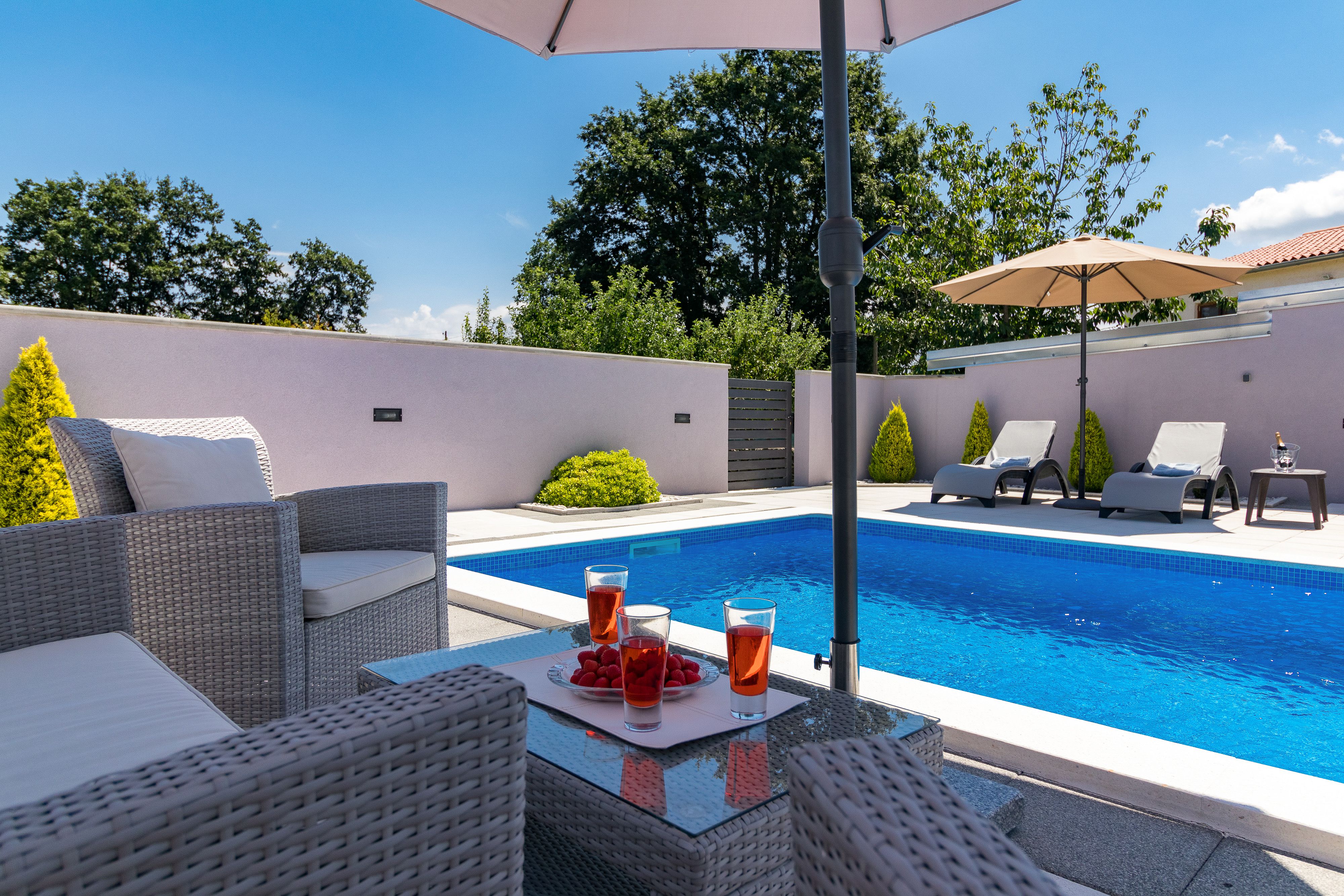 Villa con piscina privata offre privacy per famiglie con bambini