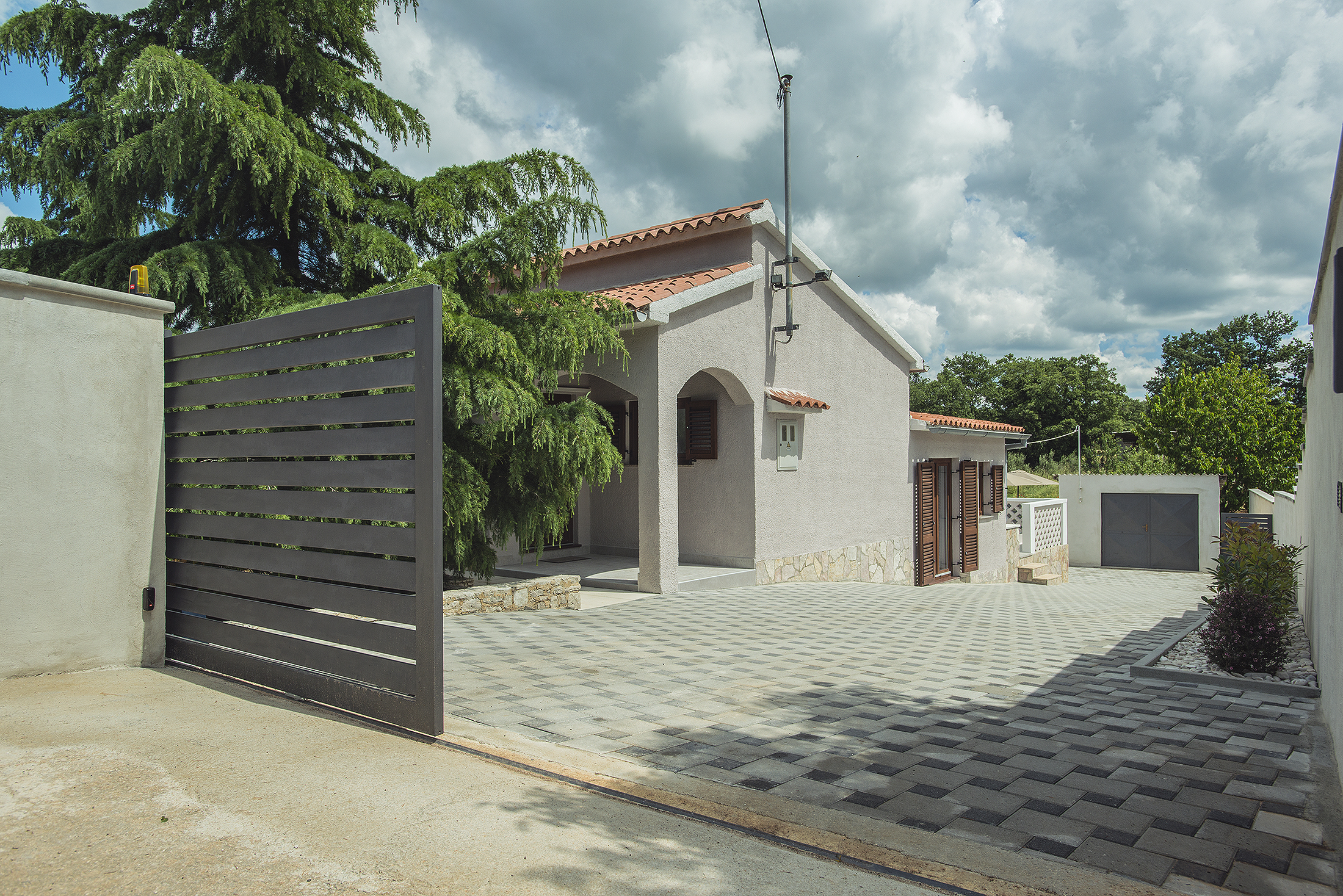 Villa con piscina privata offre privacy per famiglie con bambini