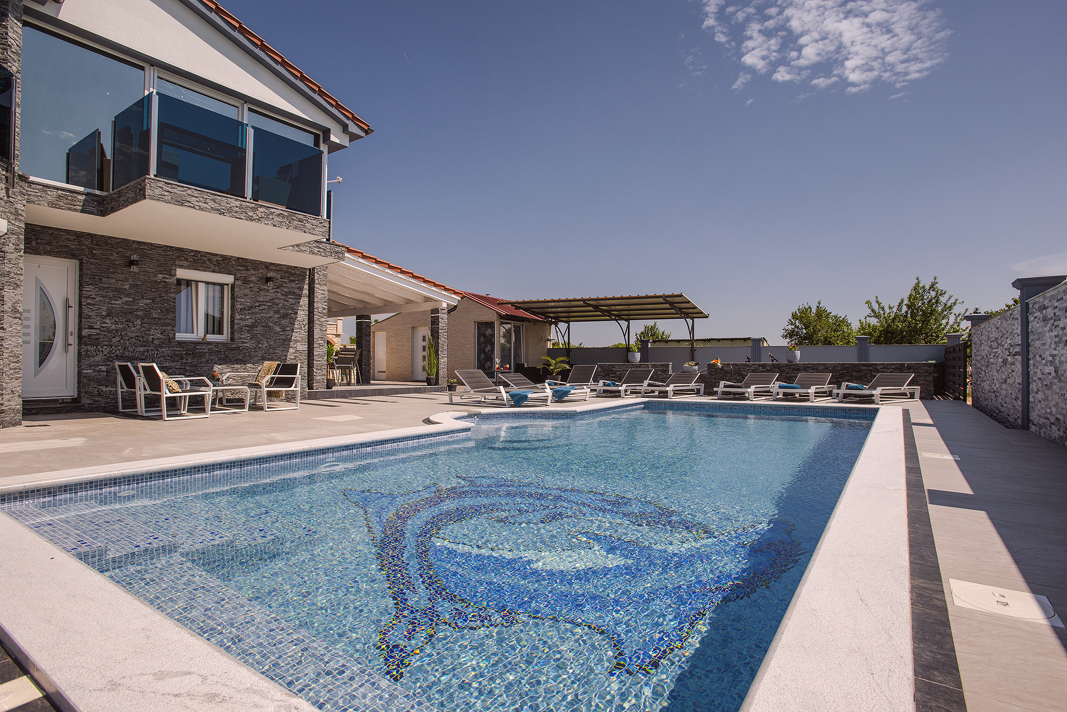 Beautiful villa for 10 persons, heated pool with hydromassage