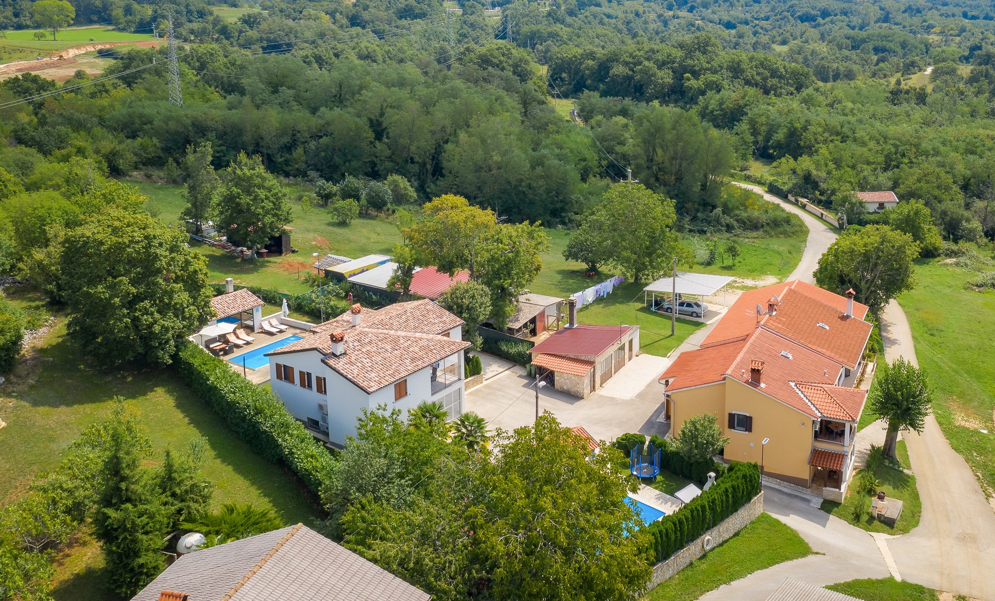 Beautiful house with pool offers accommodation for 4-6 persons