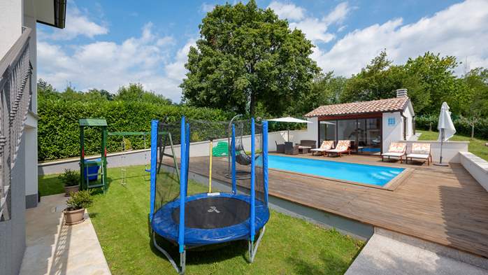 Bella casa con piscina offre alloggio per 4-6 persone, WiFi, 1